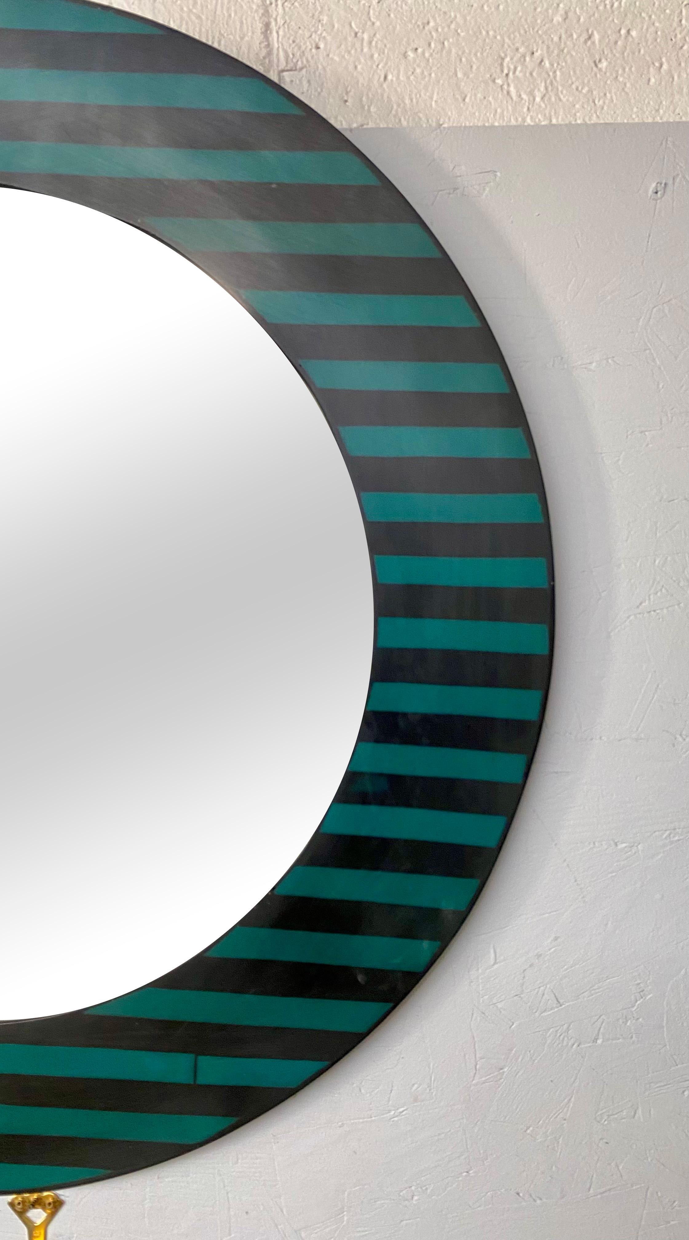 Mid-Century Modern Style Resin Round Mirror in  Emerald and Ebony , a Set of 3 For Sale 4