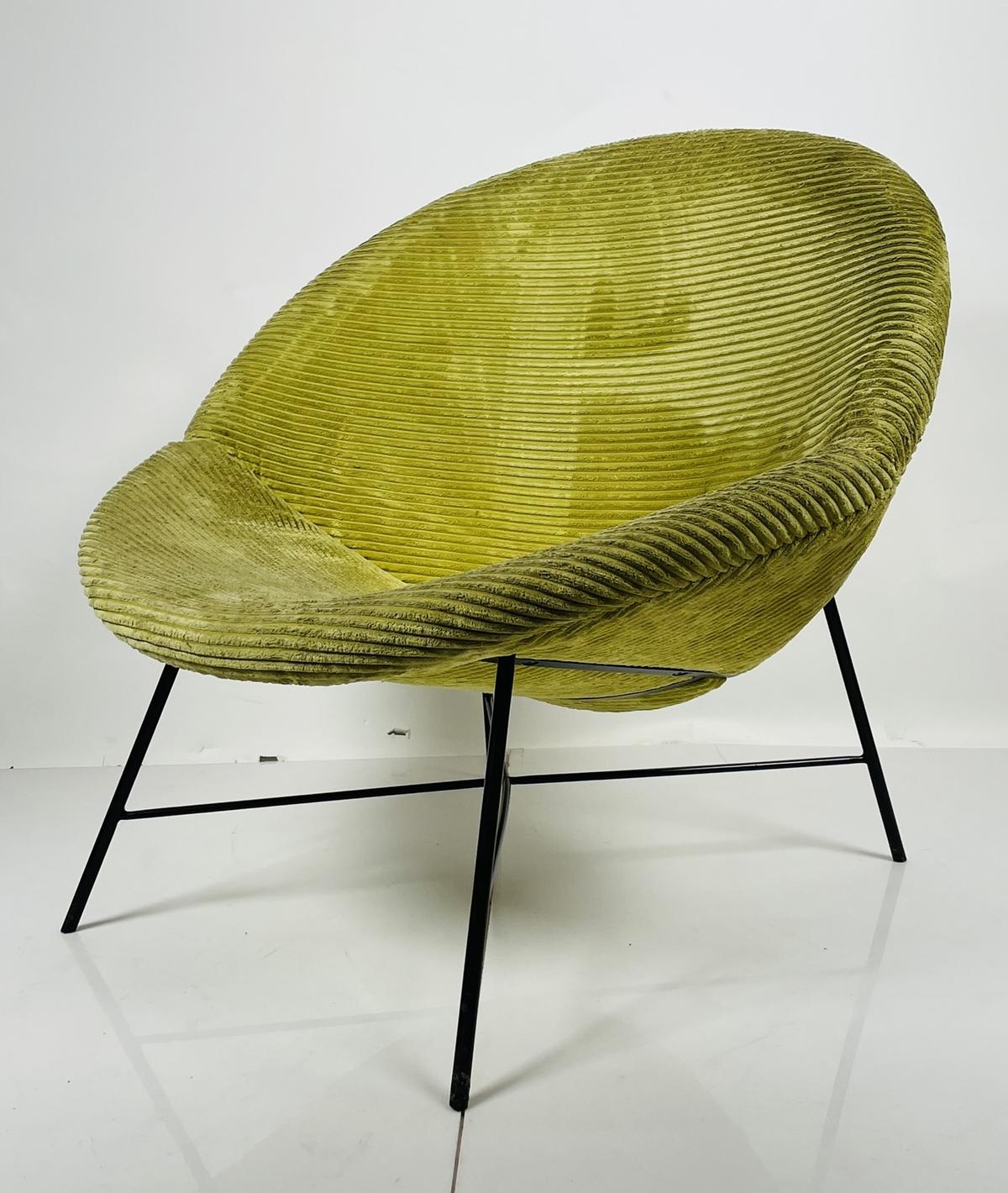 Mid-Century Modern Style Scoop Chair In Good Condition For Sale In Los Angeles, CA