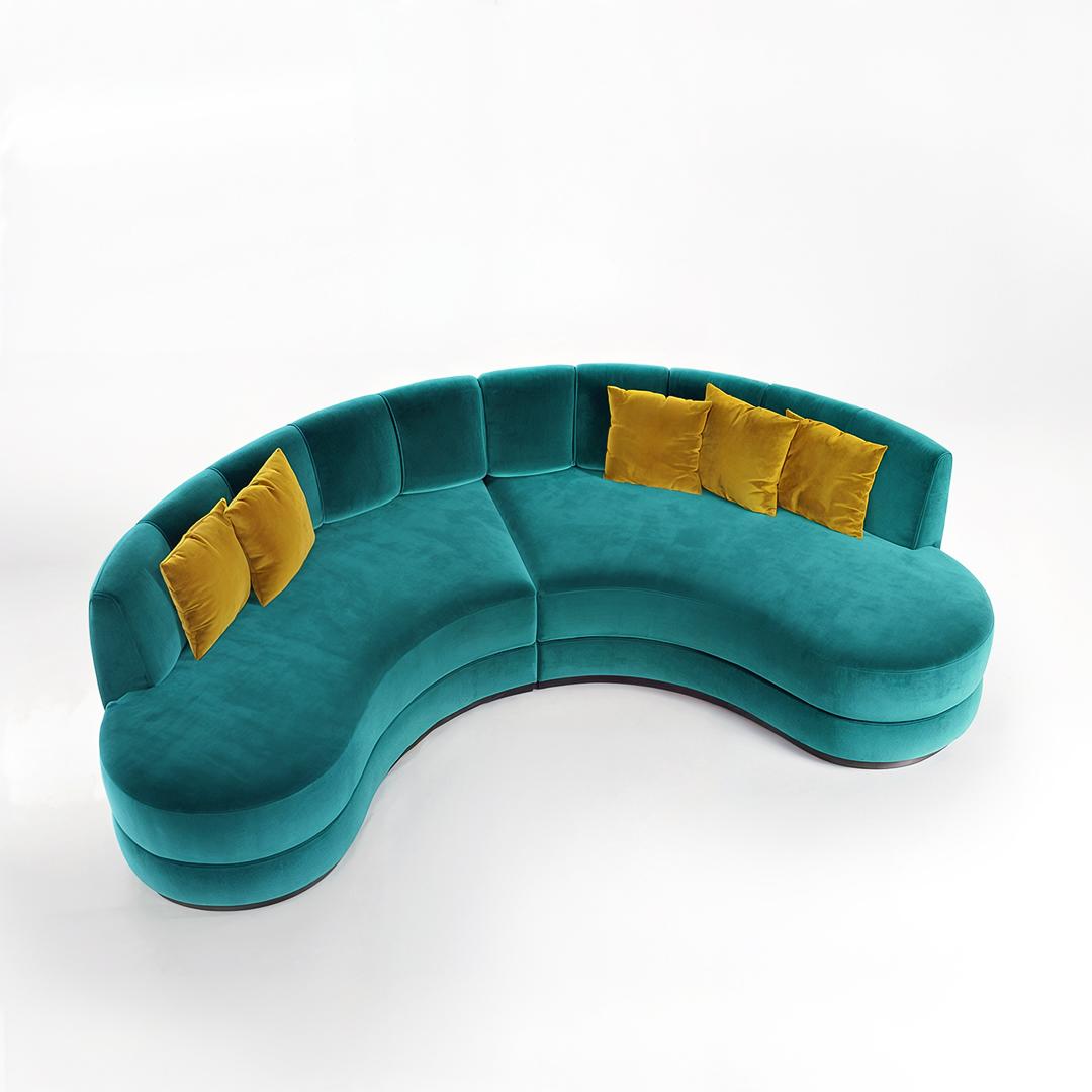 Portugais Canapé sculptural de style moderne du milieu du siècle dernier en velours bleu Balic en vente