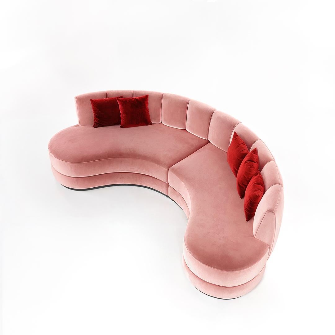 Sofá escultural de estilo moderno de mediados de siglo en terciopelo rosa Portofino Moderno en venta