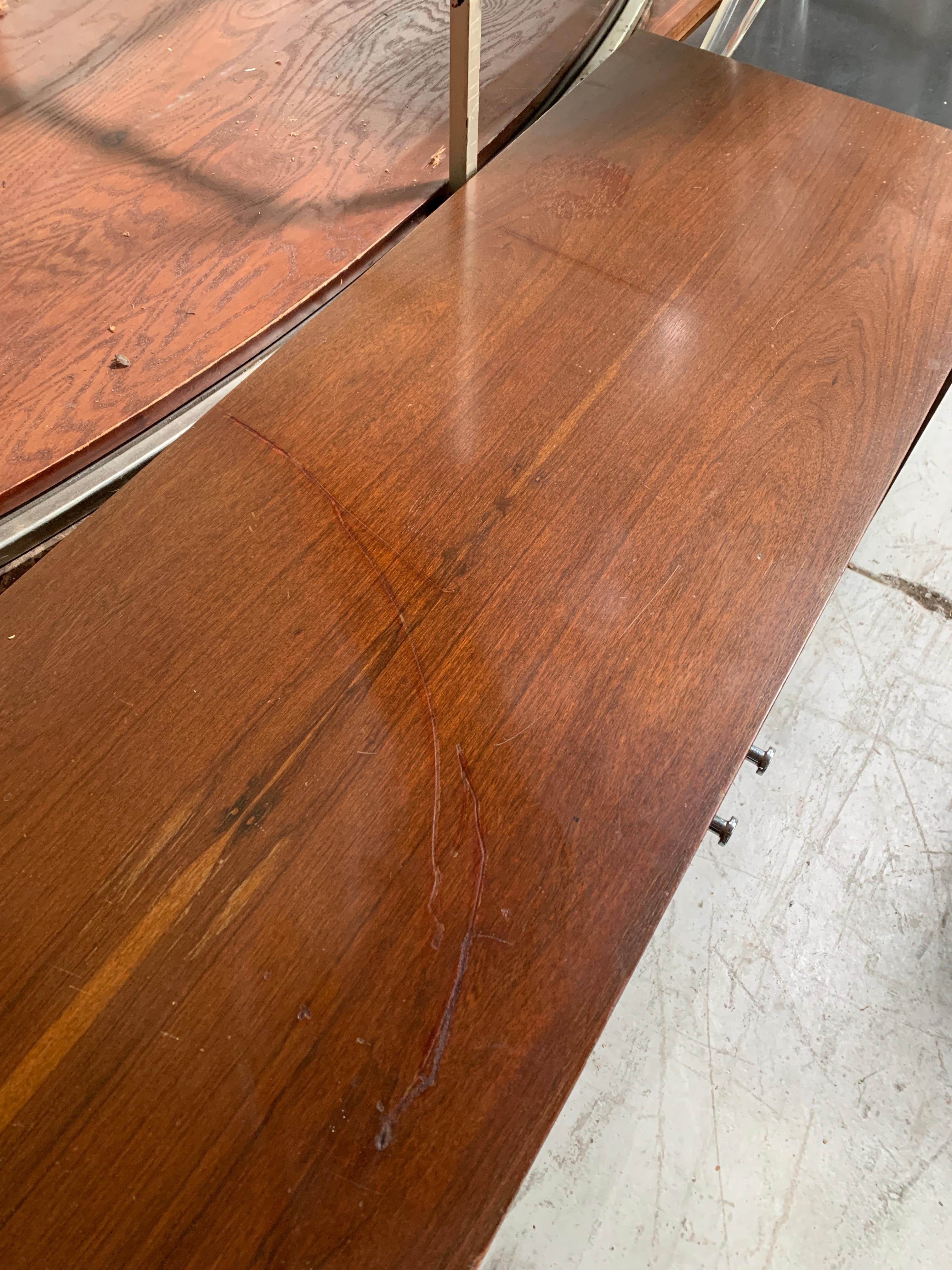 Cromo Server/Credenza in stile moderno di metà secolo in vendita