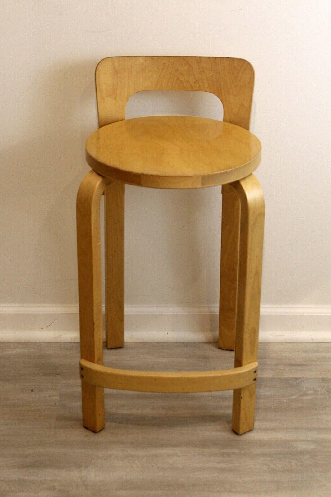 Le Shoppe Too presents set of 5 Bentwood barstools. Artek’s high chair K65 was designed by Alvar Aalto in 1935. The chair features birch legs and a low back made of bent birch plywood. In vintage condition. Dimensions: 13.5