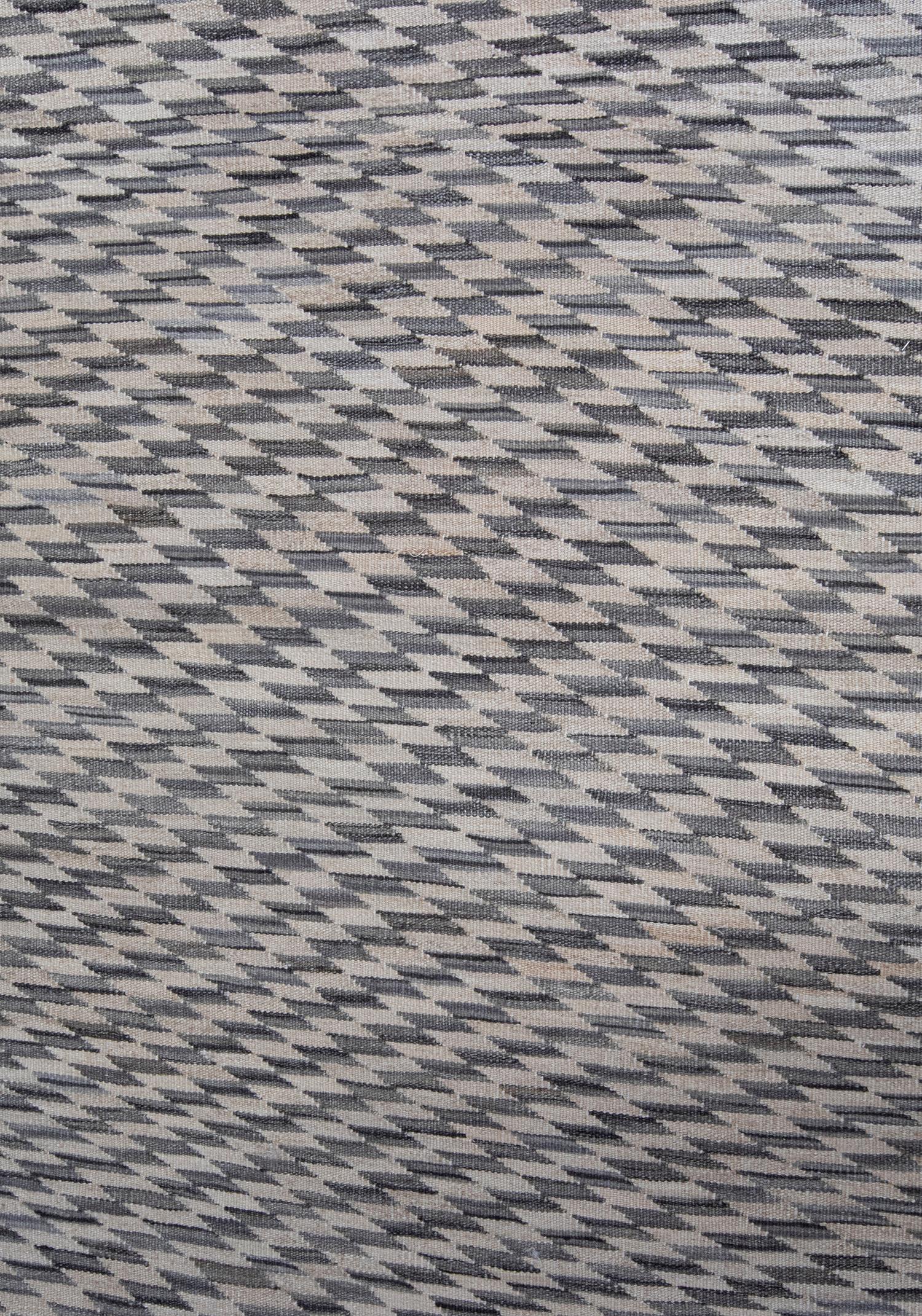 Hand-Woven Mid-Century Modern Style Shiraz Wool Flatweave Rug For Sale