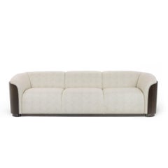 Canapé de style moderne du milieu du siècle avec dossier en Wood Wood enveloppant et tissu Bouclé fin