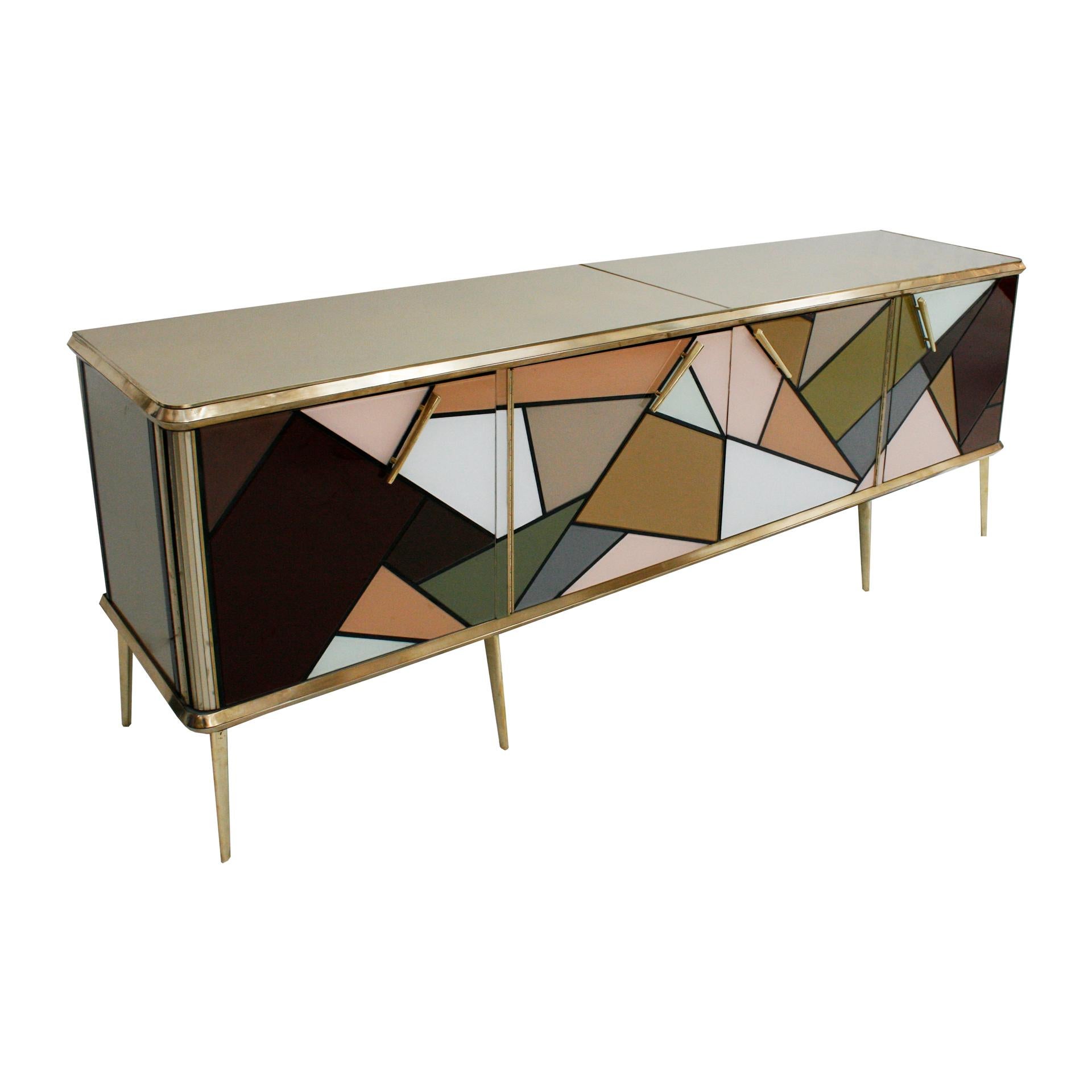 Credenza italiana in legno massiccio e vetro colorato in stile metà secolo moderno In condizioni buone in vendita a Madrid, ES