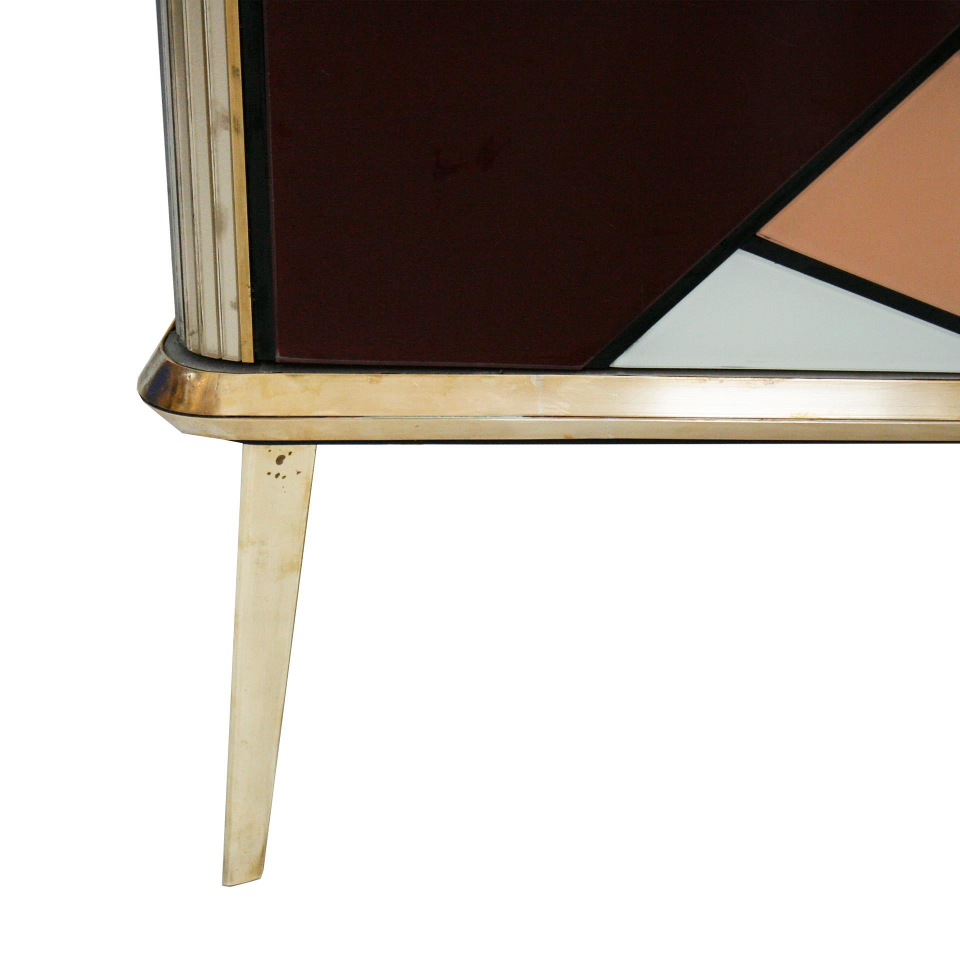 Ottone Credenza italiana in legno massiccio e vetro colorato in stile metà secolo moderno in vendita