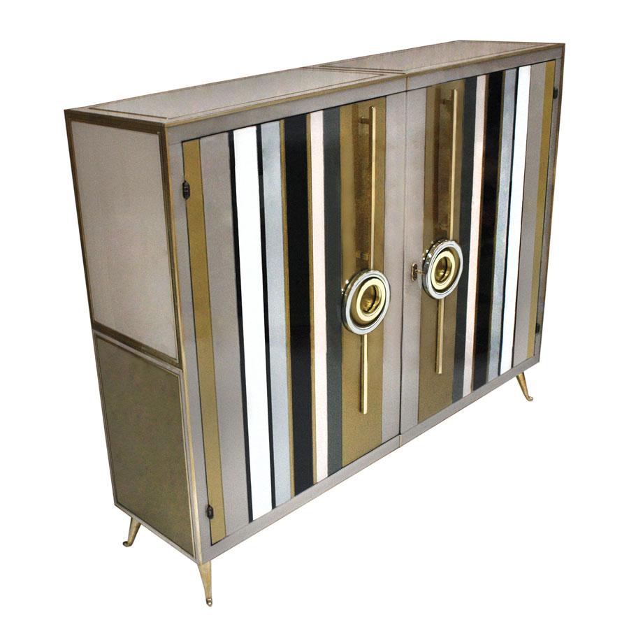 Mid-Century moderno Commodino italiano in stile metà secolo moderno in legno massiccio, vetro colorato e ottone in vendita