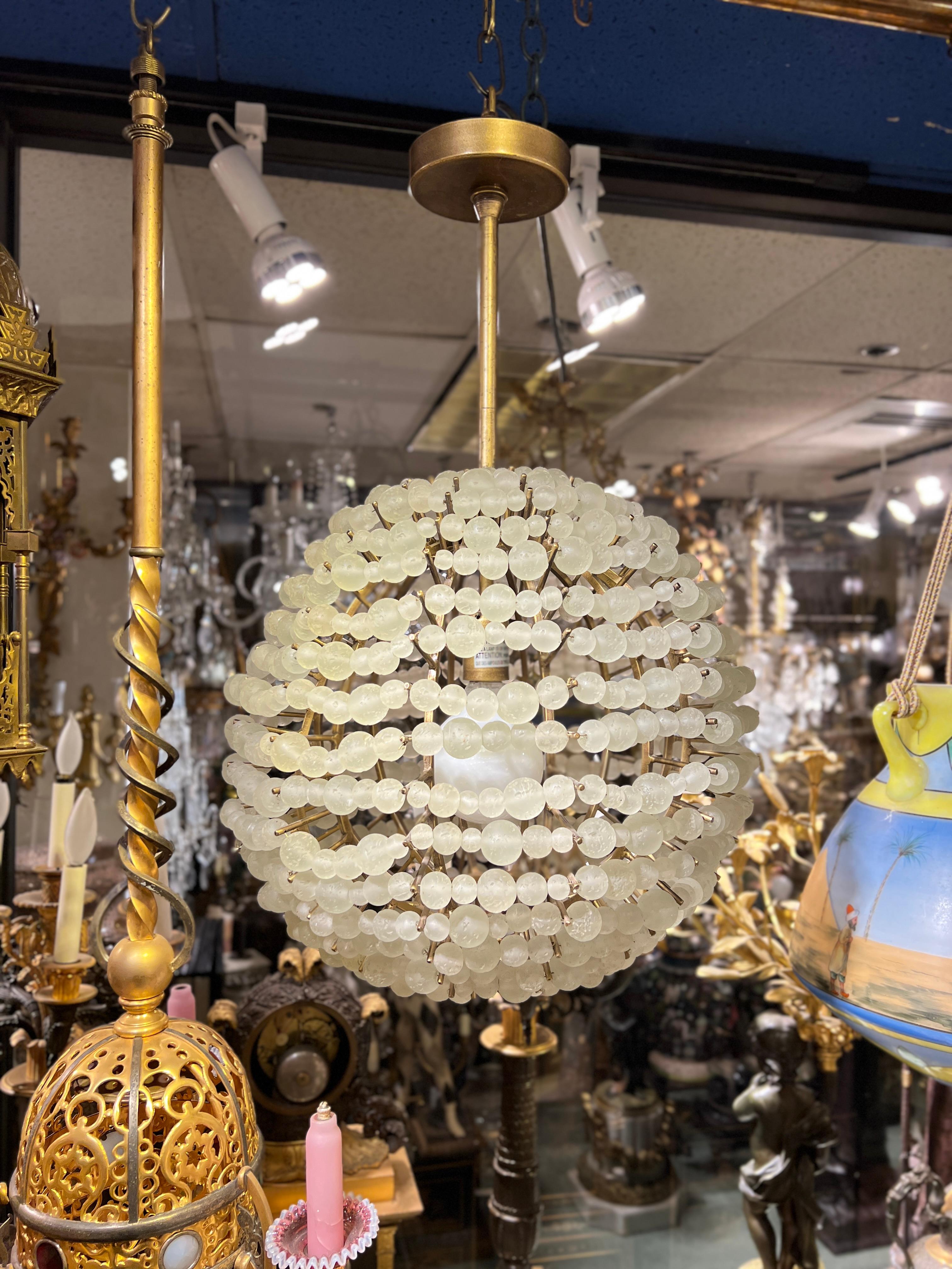 Inconnu Mid century modern style Spherical Glass Bead and Brass Chandelier en vente