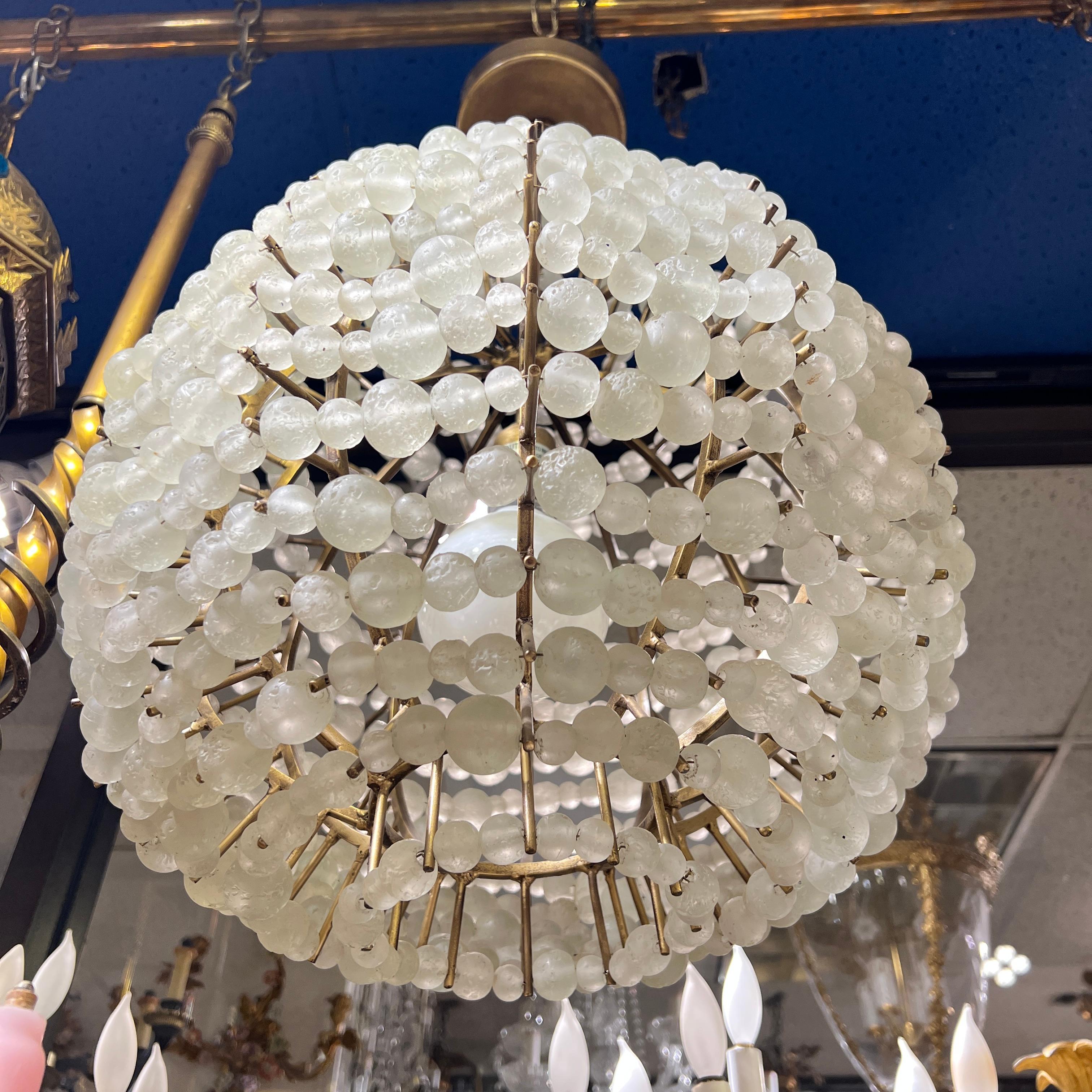 Laiton Mid century modern style Spherical Glass Bead and Brass Chandelier en vente