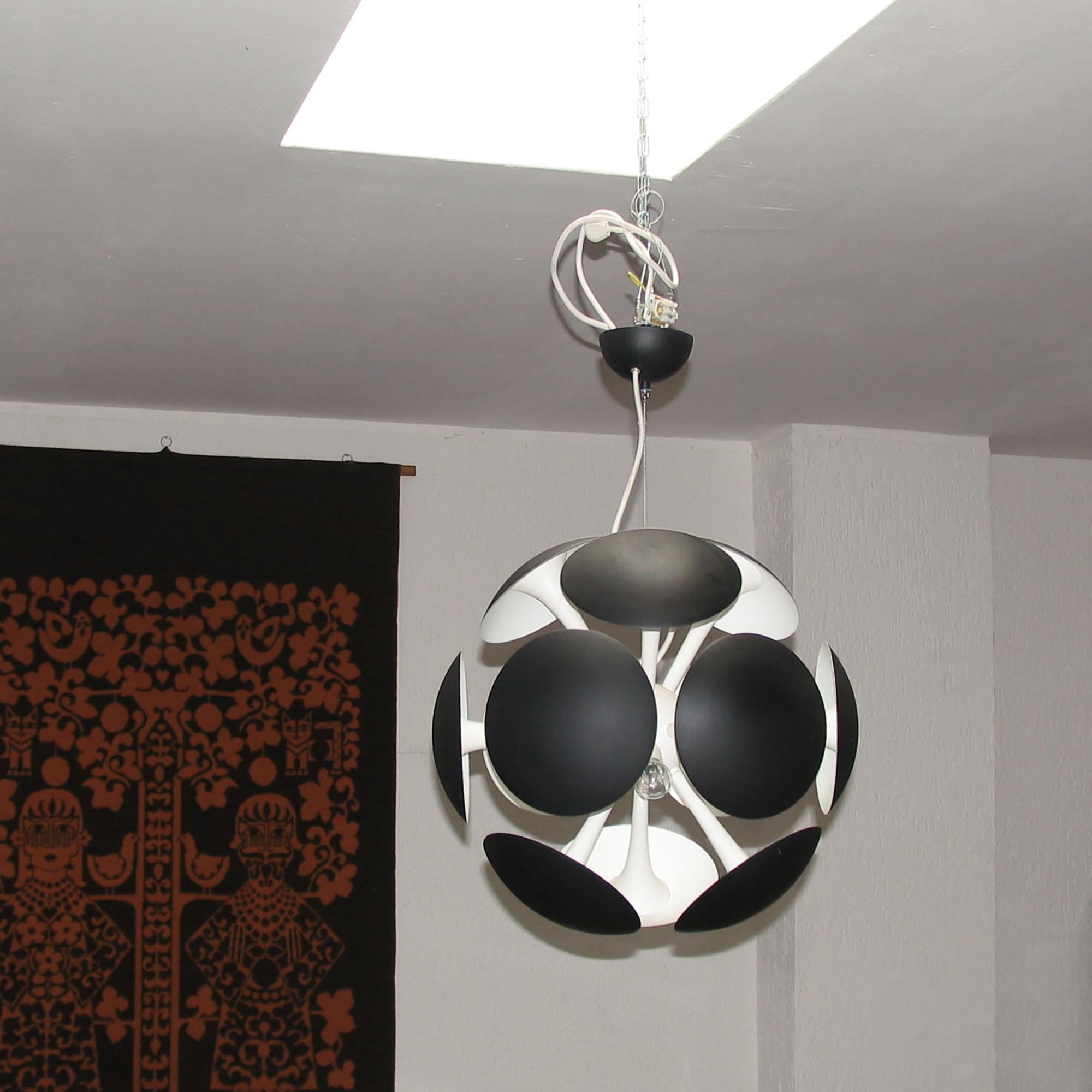 Lámpara de techo Sputnik de estilo moderno de mediados de siglo Siglo XXI y contemporáneo en venta