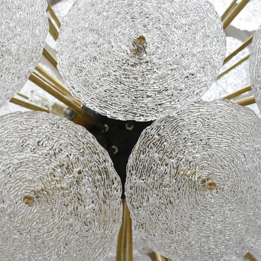 Mid-Century Modern Lampe suspendue italienne « Spoutnik » en verre de Murano et laiton de style moderne du milieu du siècle dernier en vente