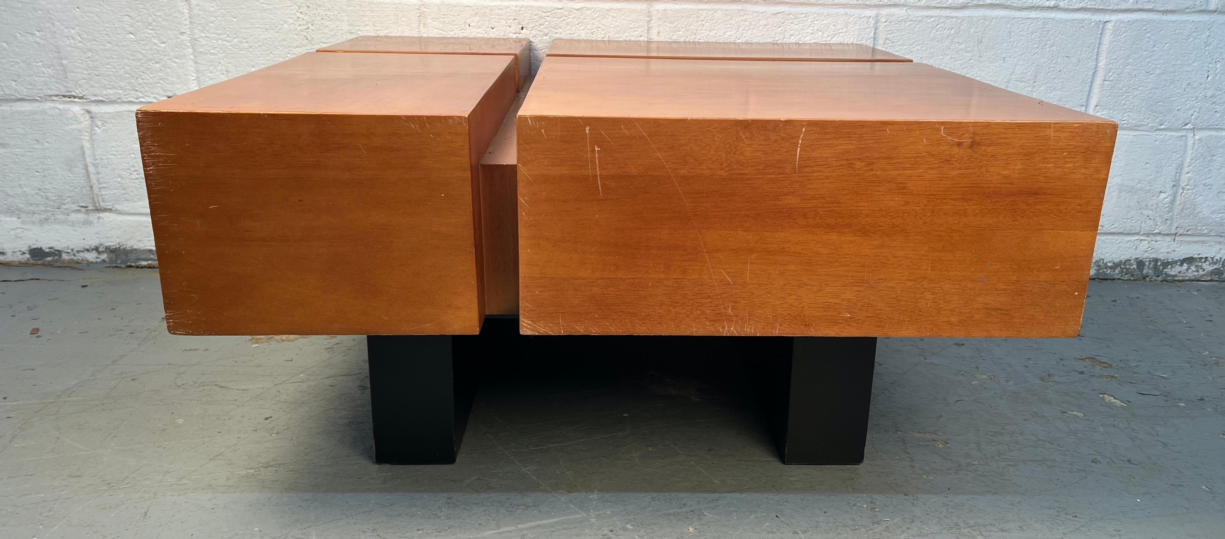 Tavolino quadrato in legno in stile metà secolo moderno in vendita 5