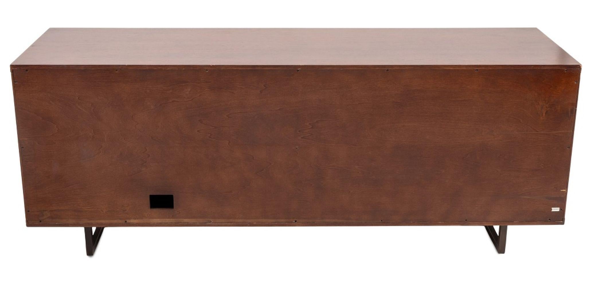 XXI secolo e contemporaneo Credenza in legno macchiato in stile moderno di metà secolo in vendita