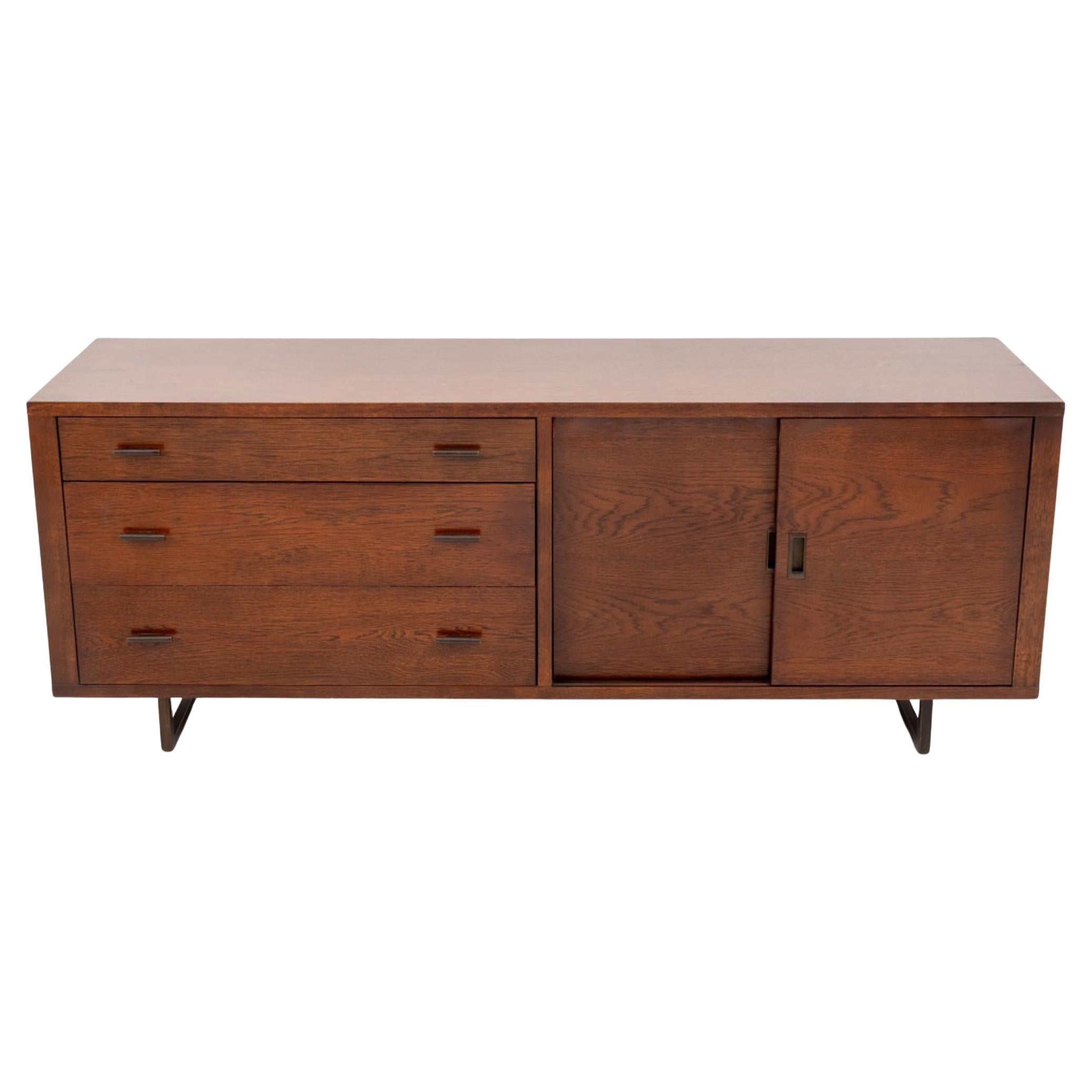 Buffet en bois teinté de style moderne du milieu du siècle dernier