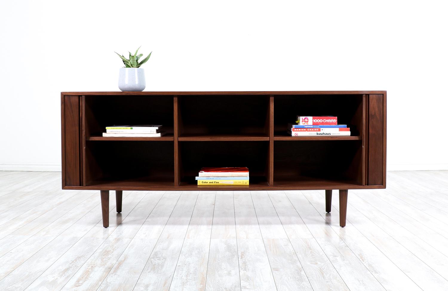 tambour credenza