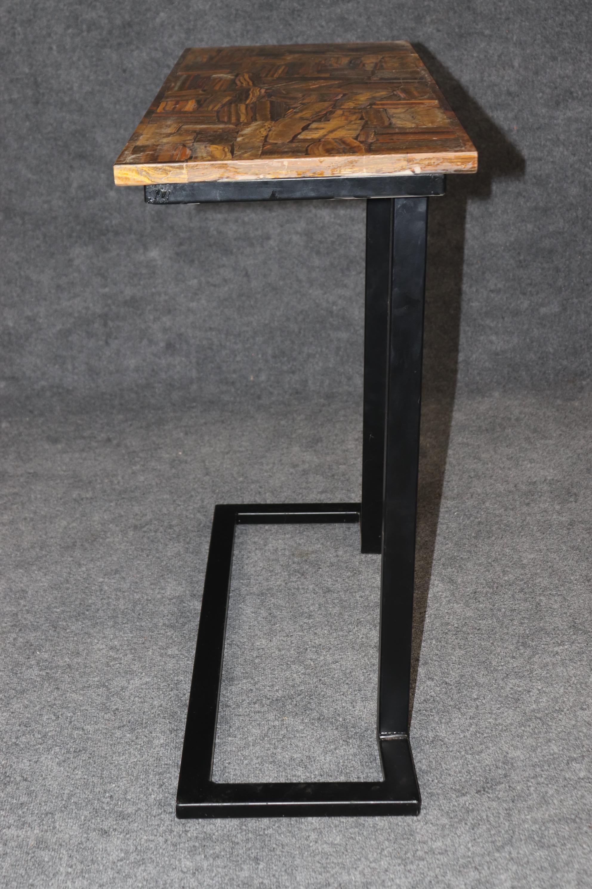 Mid Century Modern Style Tiger's Eye Furnier und Metall Konsolentisch (Moderne der Mitte des Jahrhunderts) im Angebot