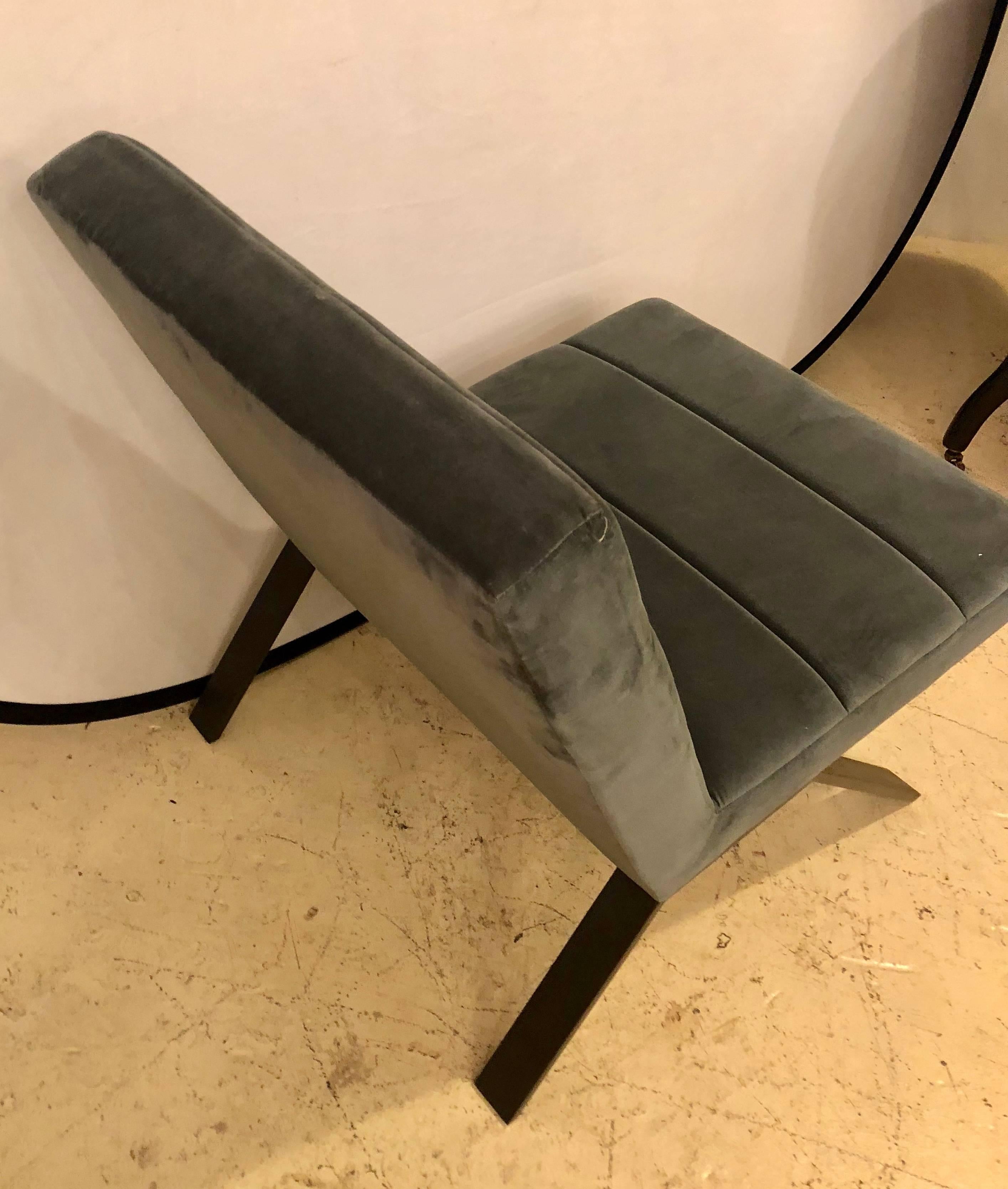 Mid-Century Modern Style Velvet Side Chair 1