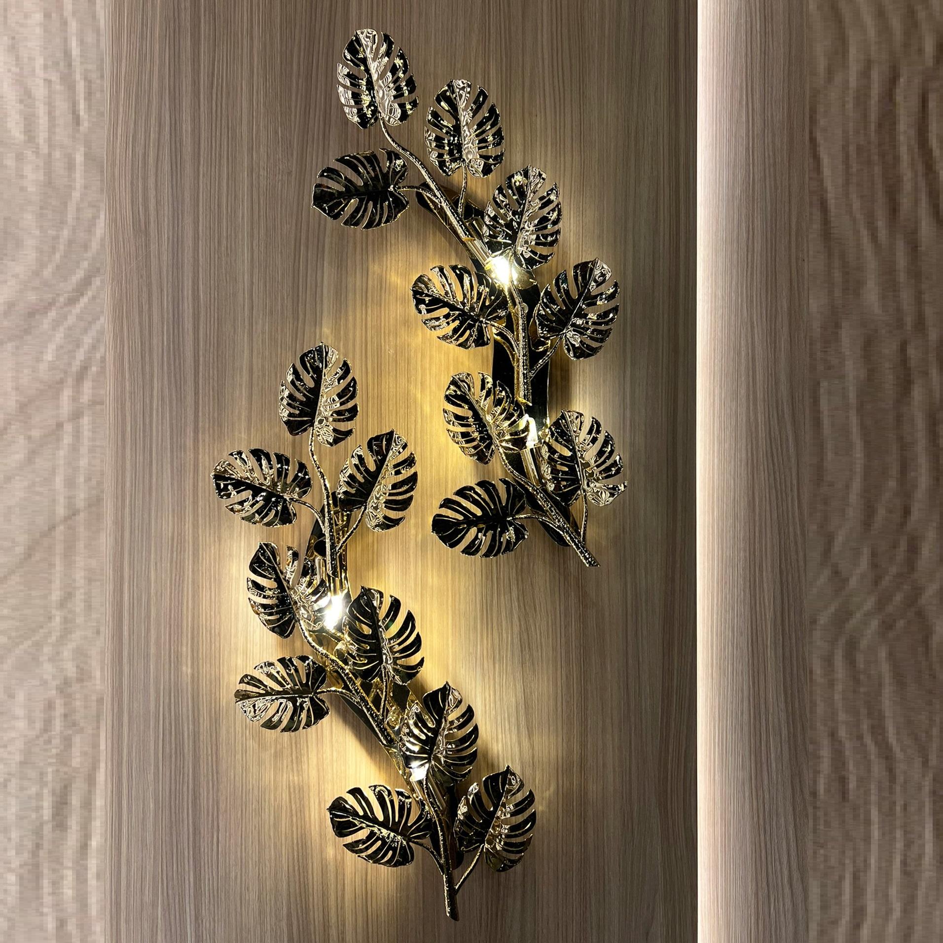 Minimalist Mid-Century Modern Style Wall Light In Gold-Plated Brass Leaves, Set Of 2 For Sale