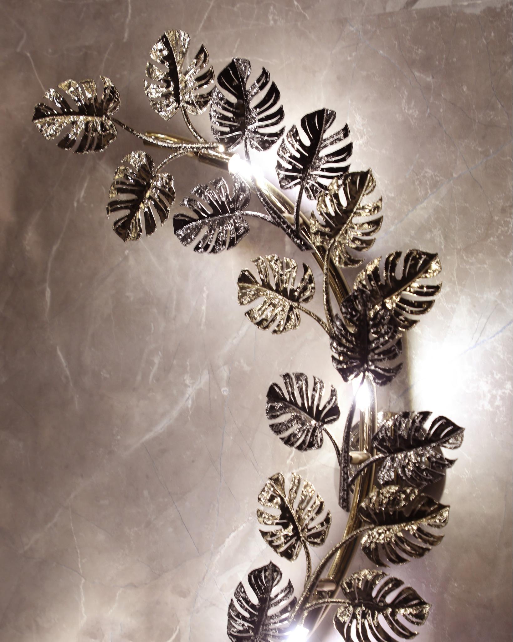 Hand-Crafted Mid-Century Modern Style Wall Light In Gold-Plated Brass Leaves, Set Of 2 For Sale