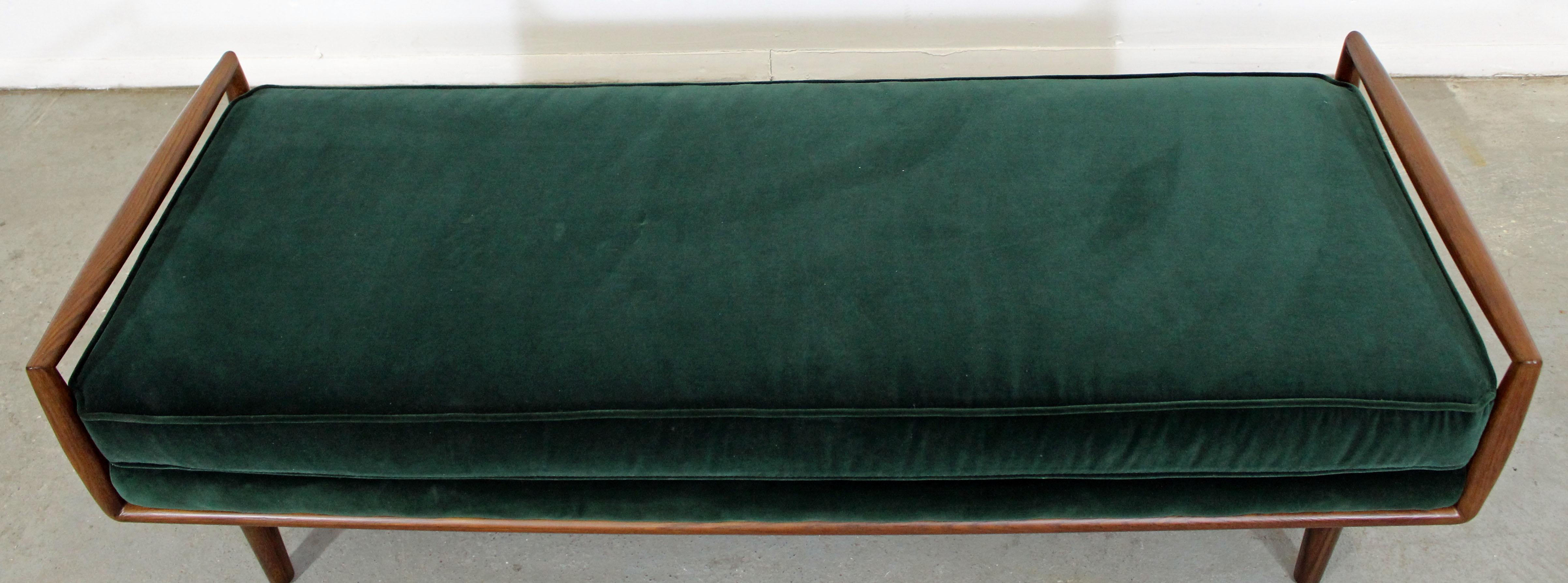 Mid-Century Modern Style Walnut Window Bench In Good Condition In Wilmington, DE
