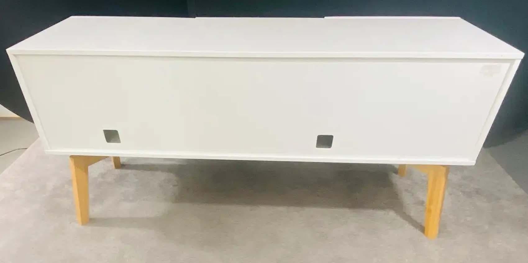 Mid-Century Modern Style White Lacquered Sideboard, Credenza or Cabinet 11
