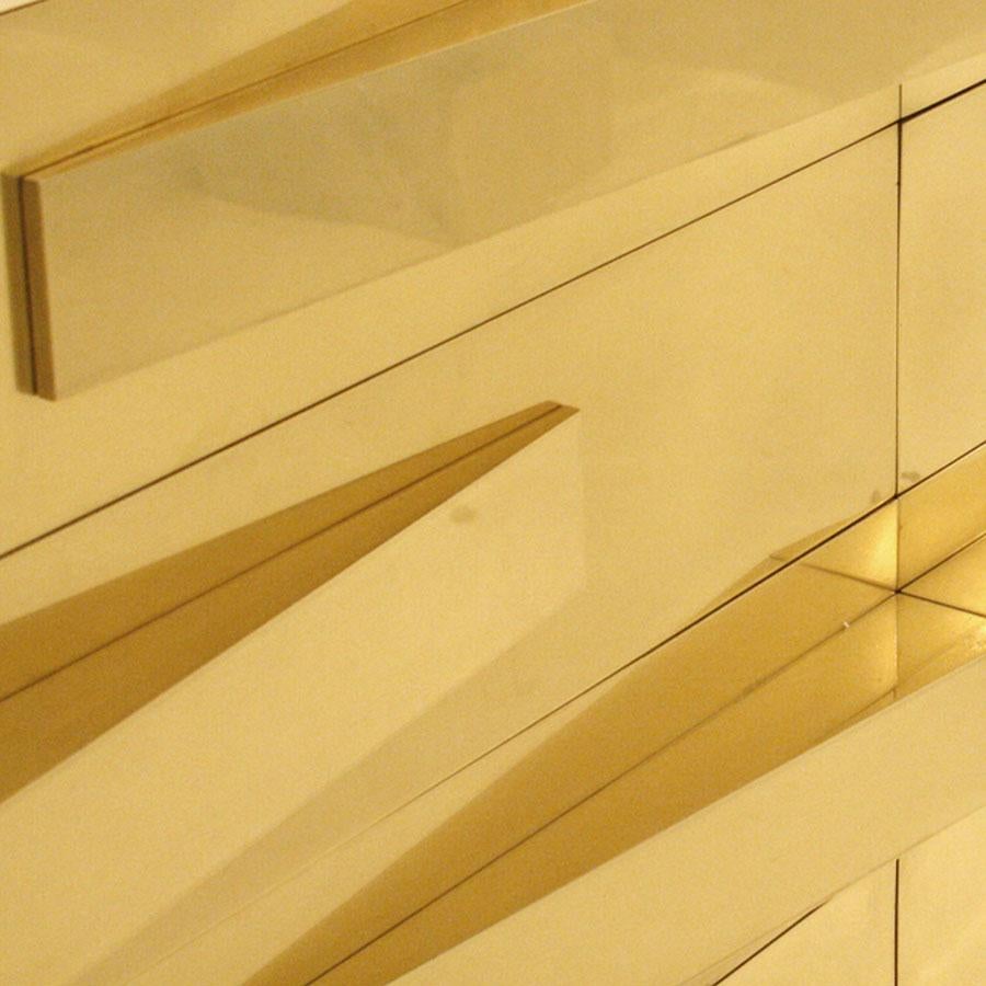 Commodo italiano in legno e ottone in stile metà secolo moderno in vendita 5