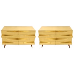Coppia di comò italiani in legno e ottone in stile metà secolo moderno
