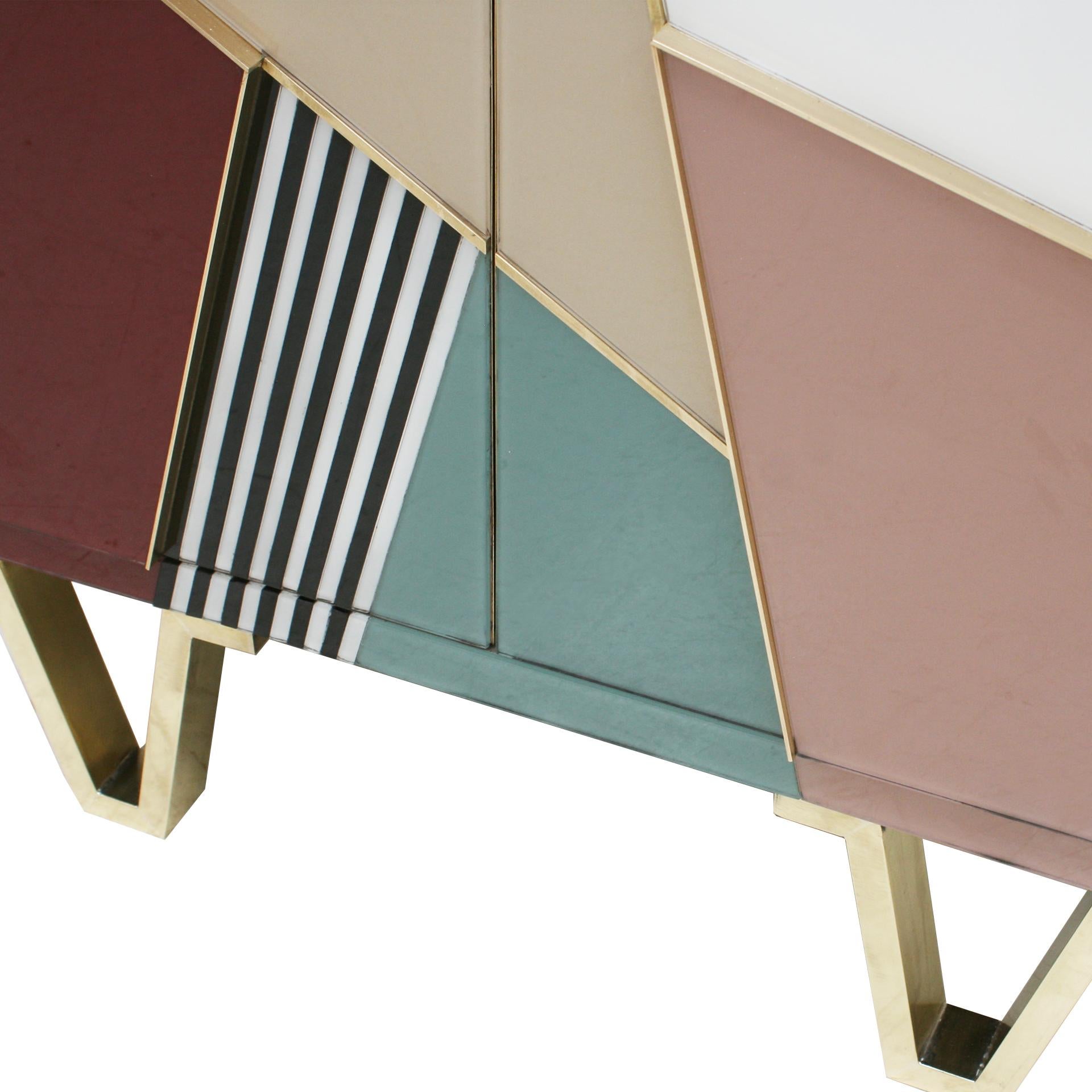 Paar italienische Sideboards aus Holz, farbigem Glas und Messing im modernen Stil der Mitte des Jahrhunderts im Angebot 2