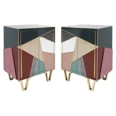 Paire de buffets italiens de style The Modernity en bois, verre coloré et laiton