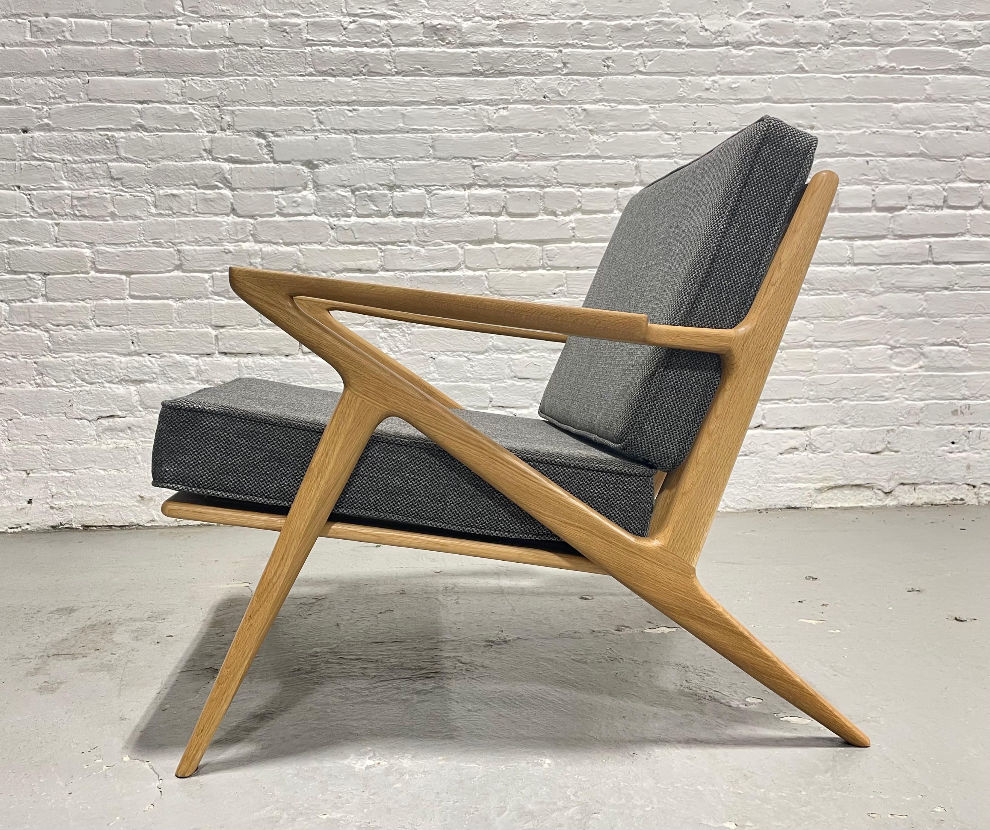 Paire de chaises longues en chêne fabriquées à la main dans un style moderne du milieu du siècle dernier en vente 5