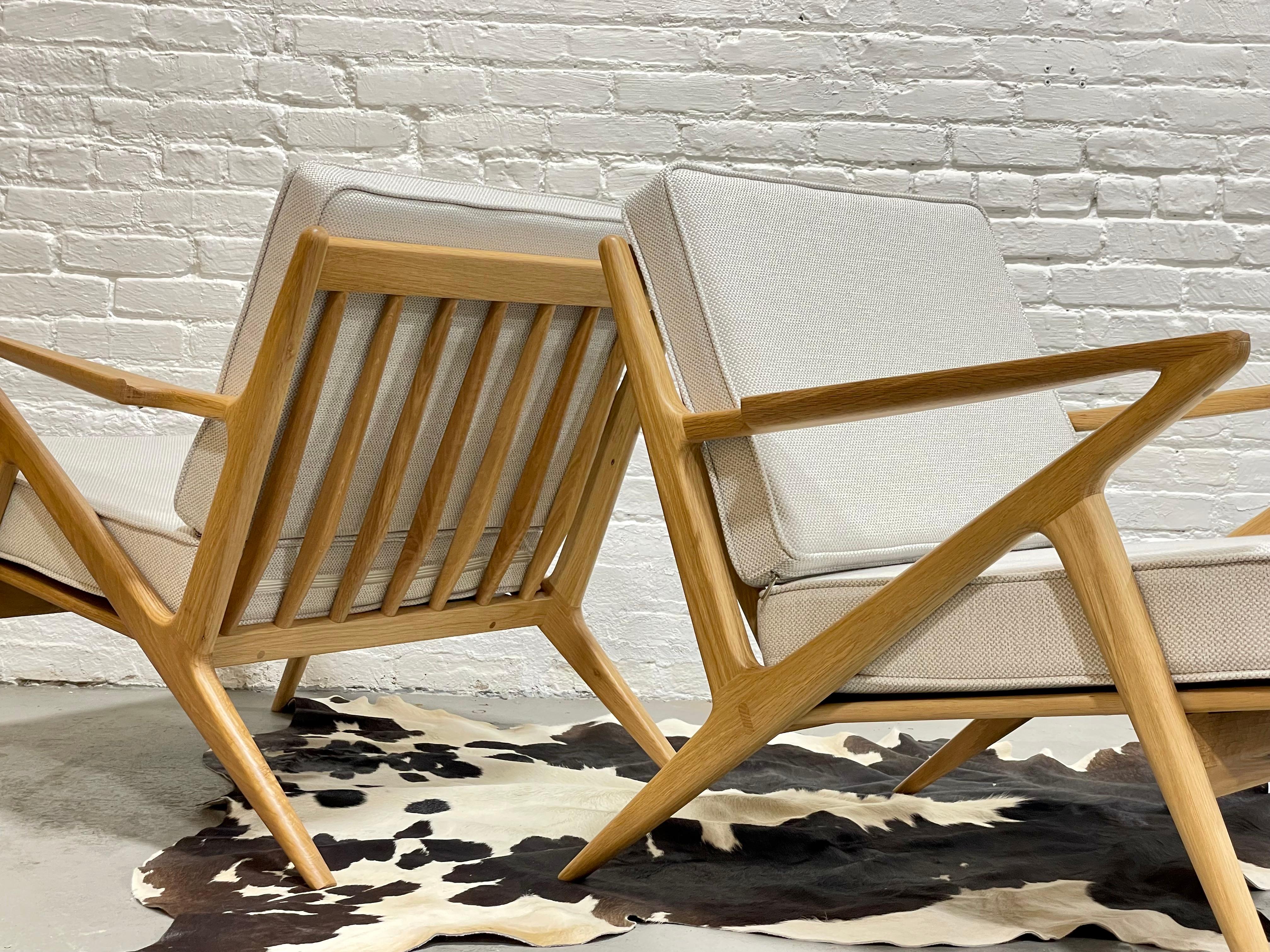 Contemporary Mid-Century Modern Styled Handcrafted Oak Lounge Chairs, a Pair For Sale