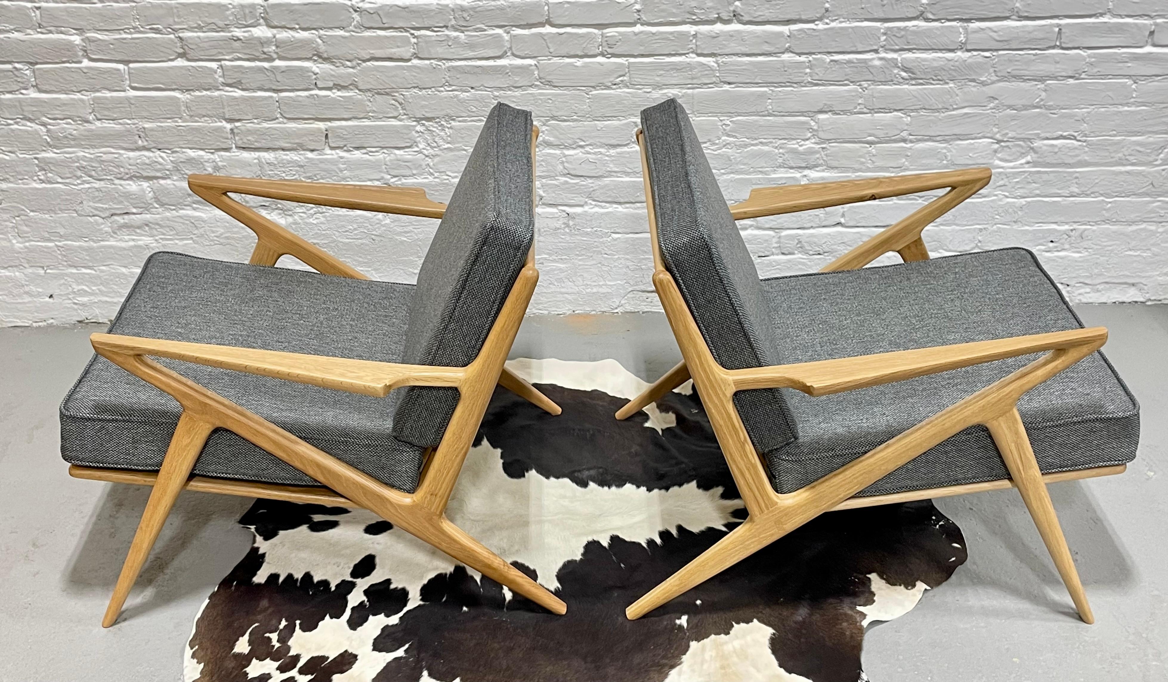 Paire de chaises longues en chêne fabriquées à la main dans un style moderne du milieu du siècle dernier en vente 2