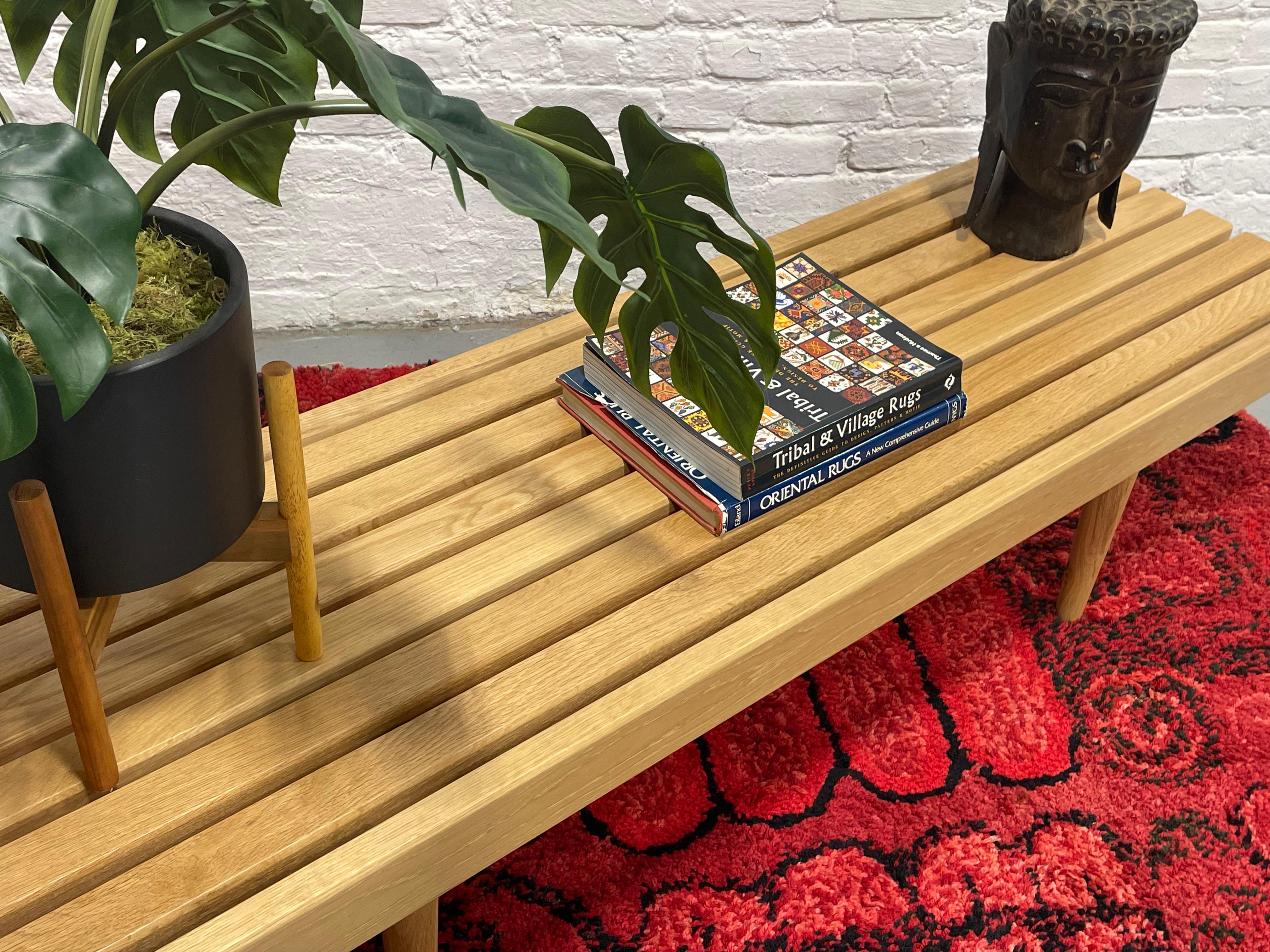 Banc / Table basse SLAT en chêne fait à la main, style Modernité du milieu du siècle dernier en vente 9