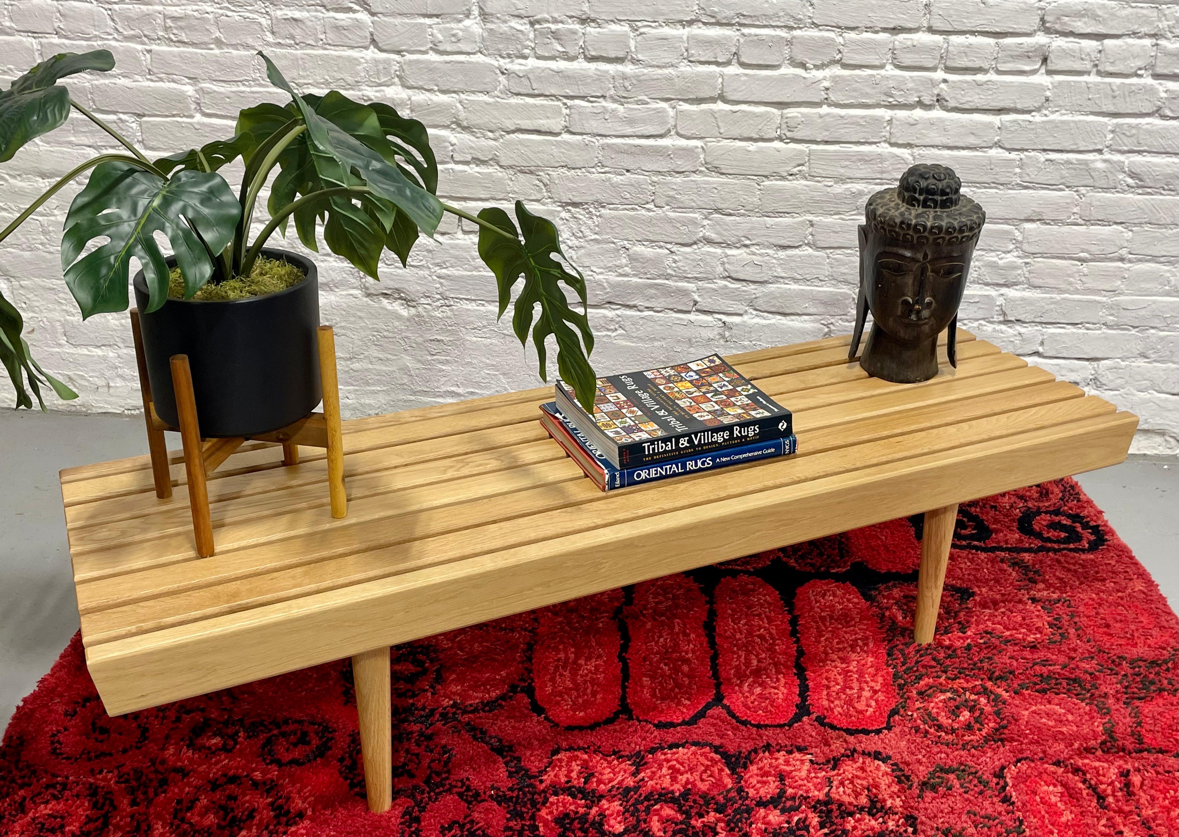 Mid-Century Modern Banc / Table basse SLAT en chêne fait à la main, style Modernité du milieu du siècle dernier en vente