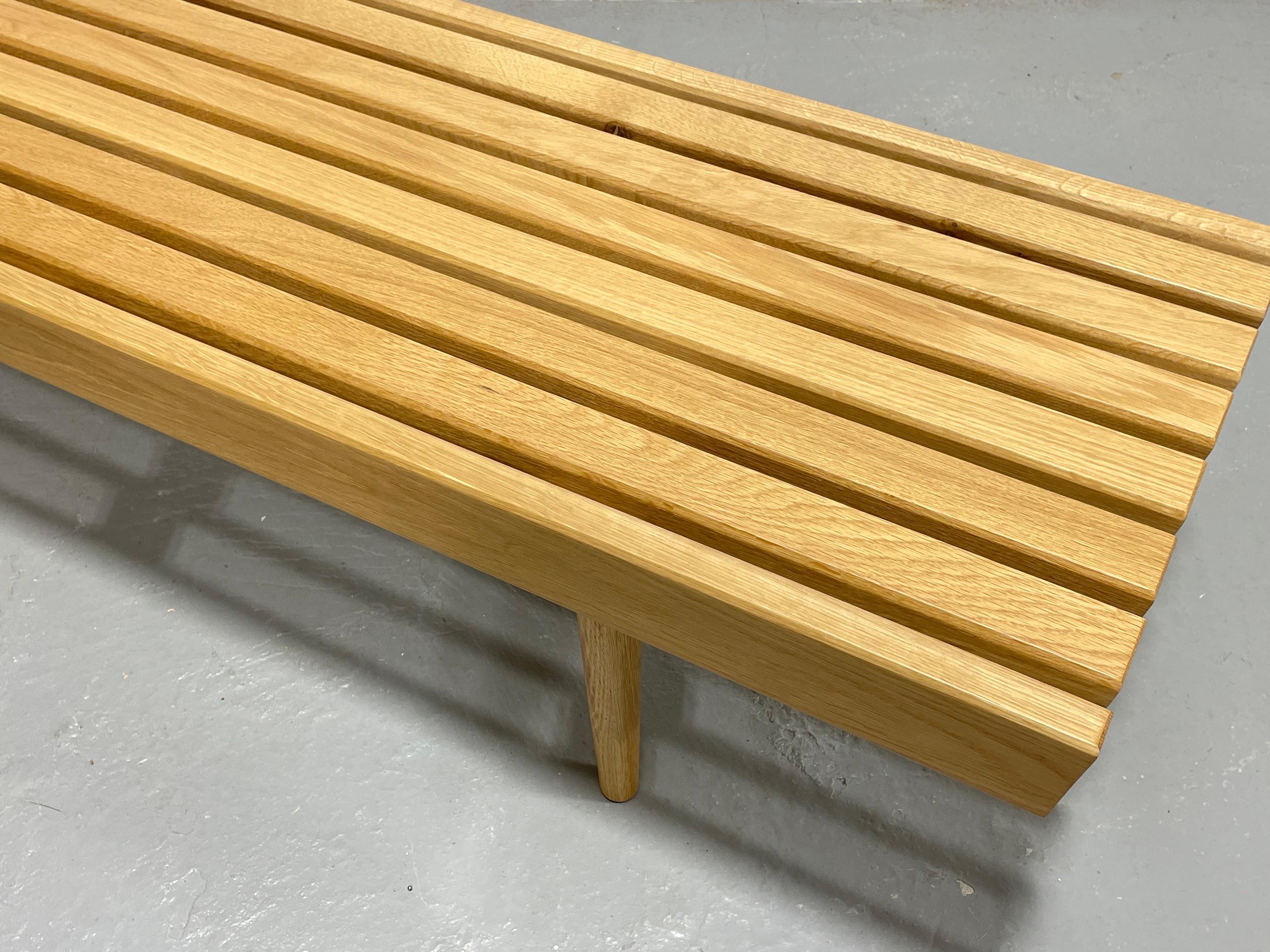 Banc / Table basse SLAT en chêne fait à la main, style Modernité du milieu du siècle dernier en vente 3