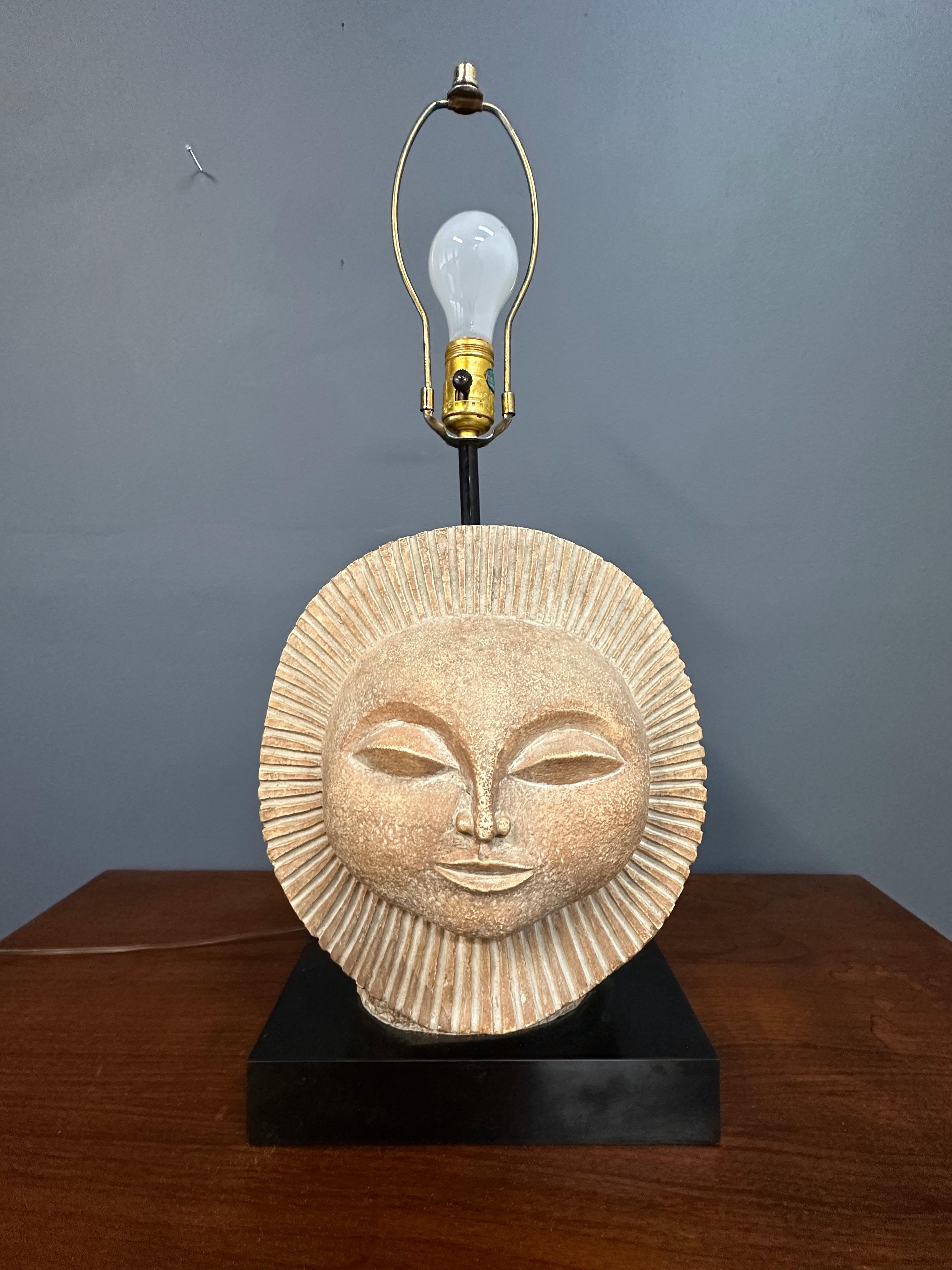 Nordamericano Lampada da tavolo Sun Face di Paul Bellardo, in stile Mid-Century Modern, di Austin Productions Inc. in vendita