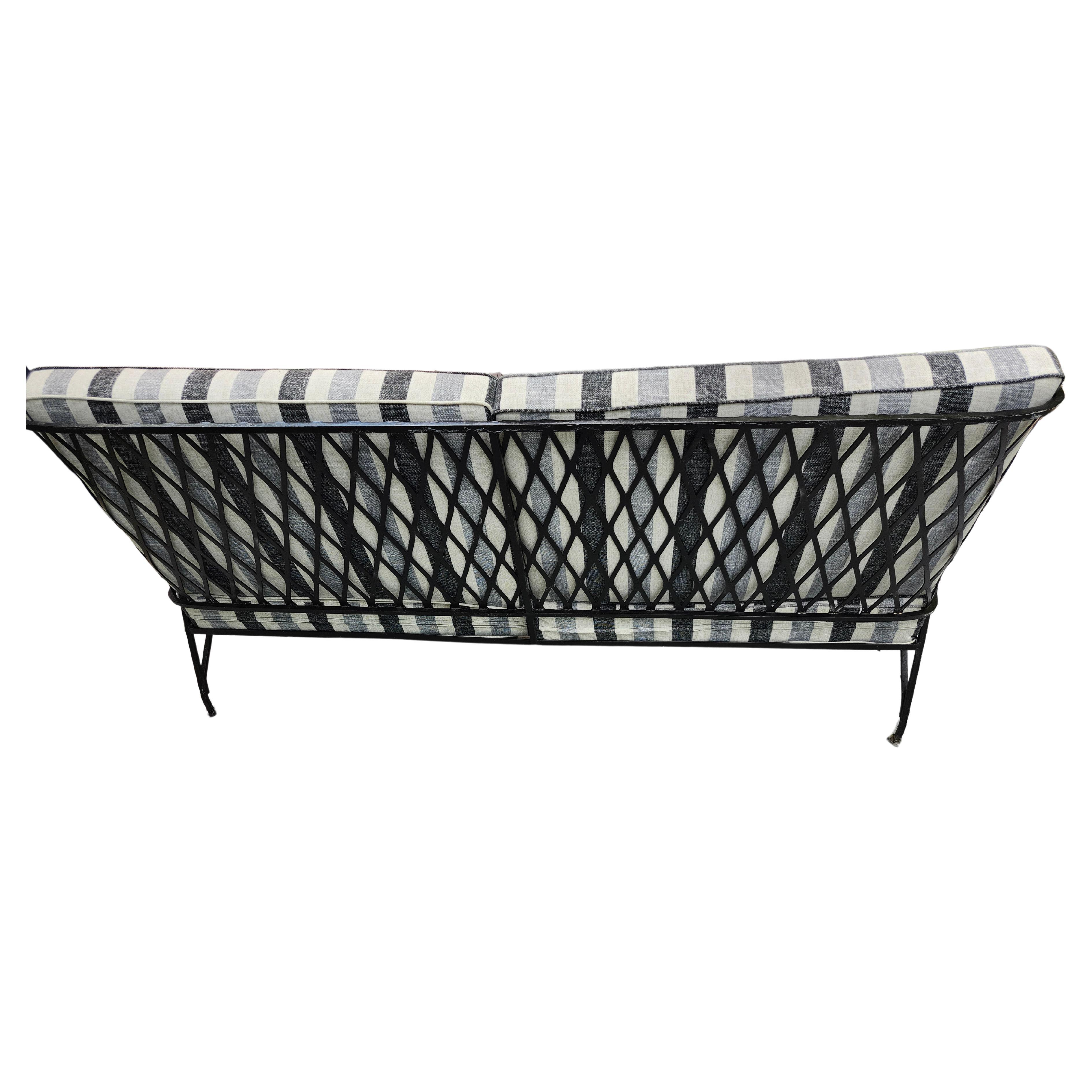 Américain Canapé moderne du milieu du siècle Tempestini pour Salterini avec parapluie C1955 en vente