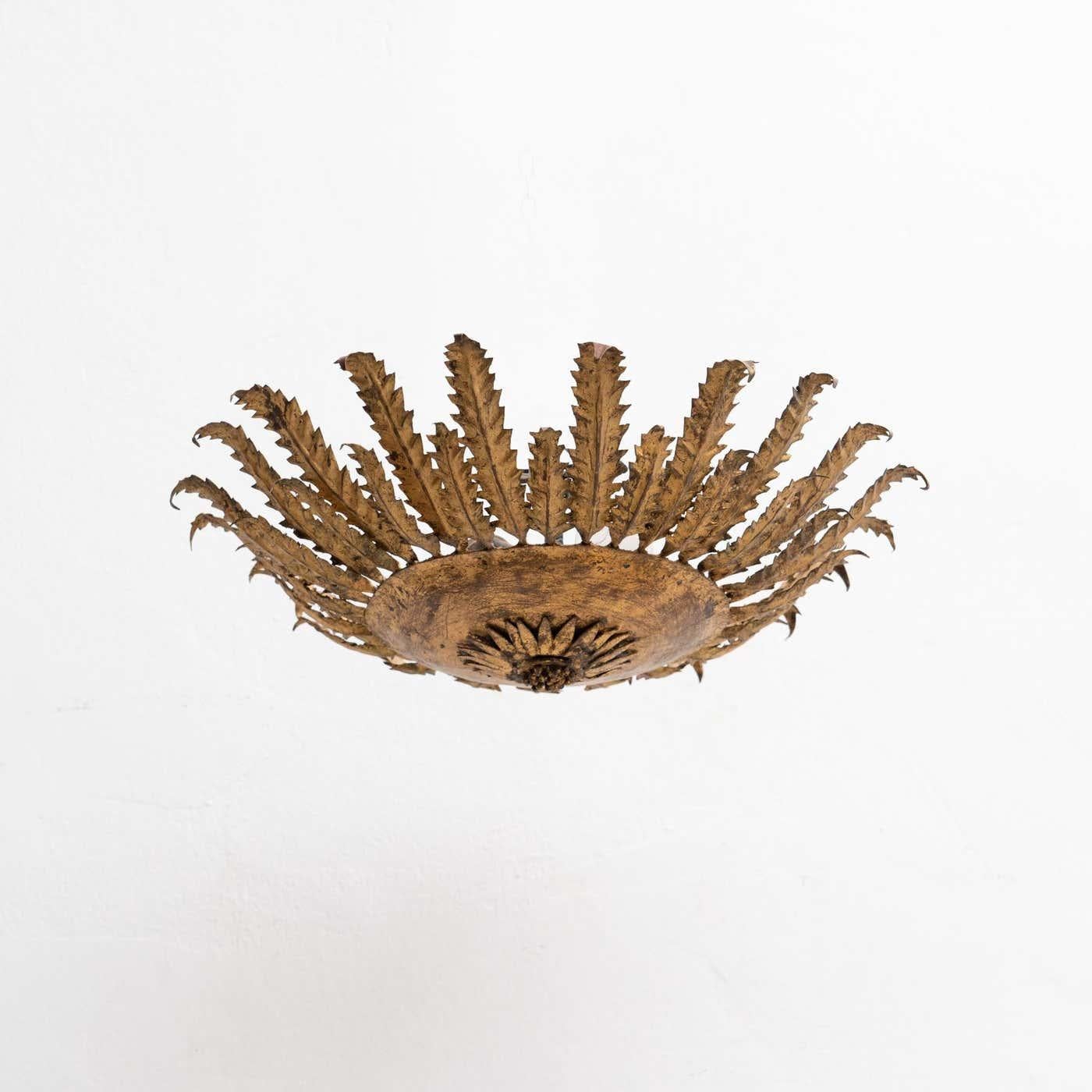 Francese Lampada da soffitto in ottone a raggiera moderna del metà secolo in vendita