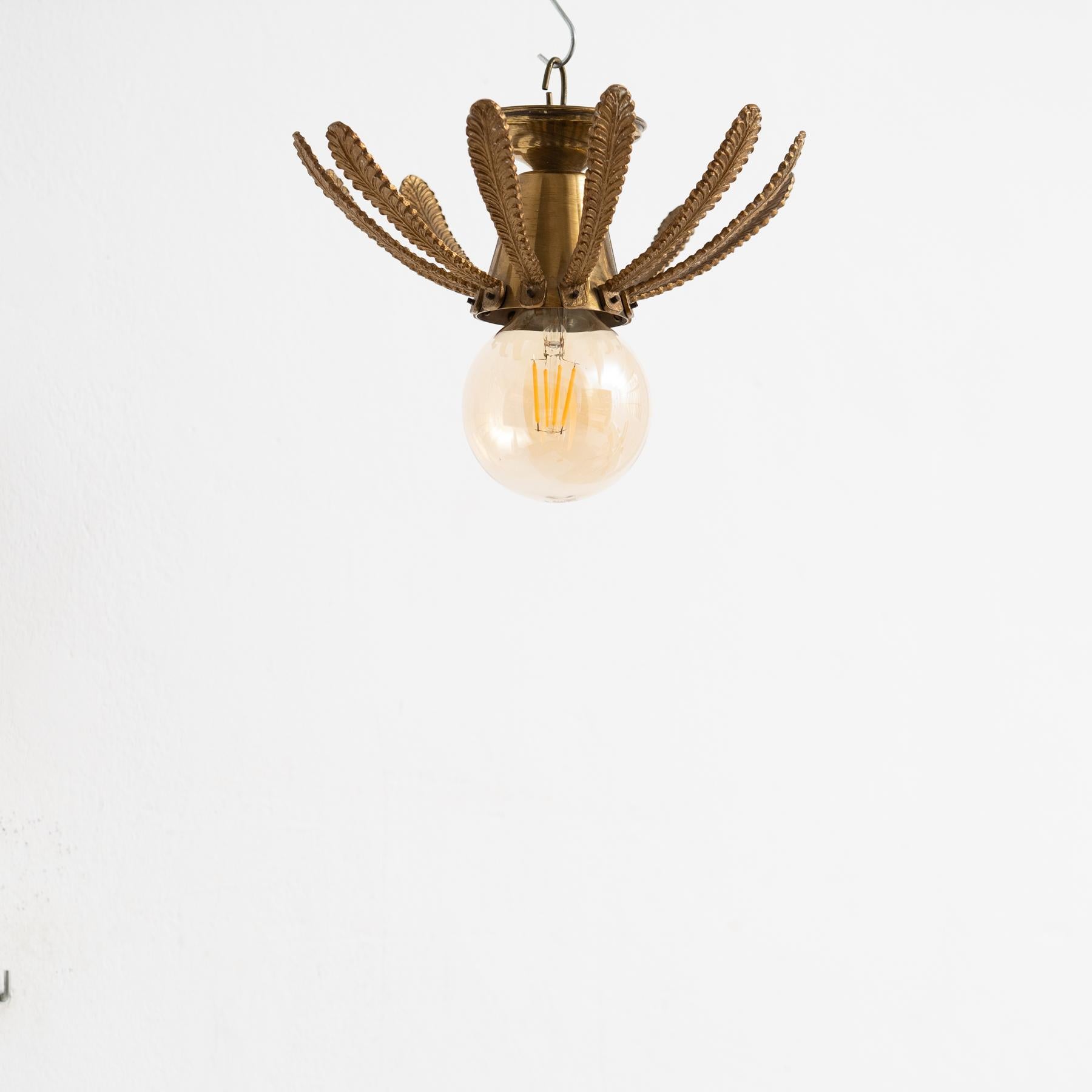 Francese Lampada da soffitto in ottone a raggiera moderna del metà secolo in vendita
