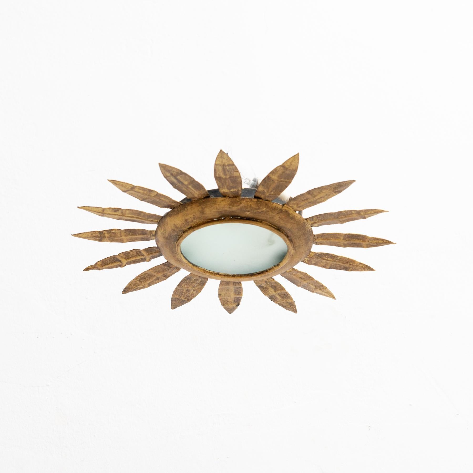 Lampada da soffitto in ottone a raggiera moderna del metà secolo In condizioni buone in vendita a Barcelona, ES