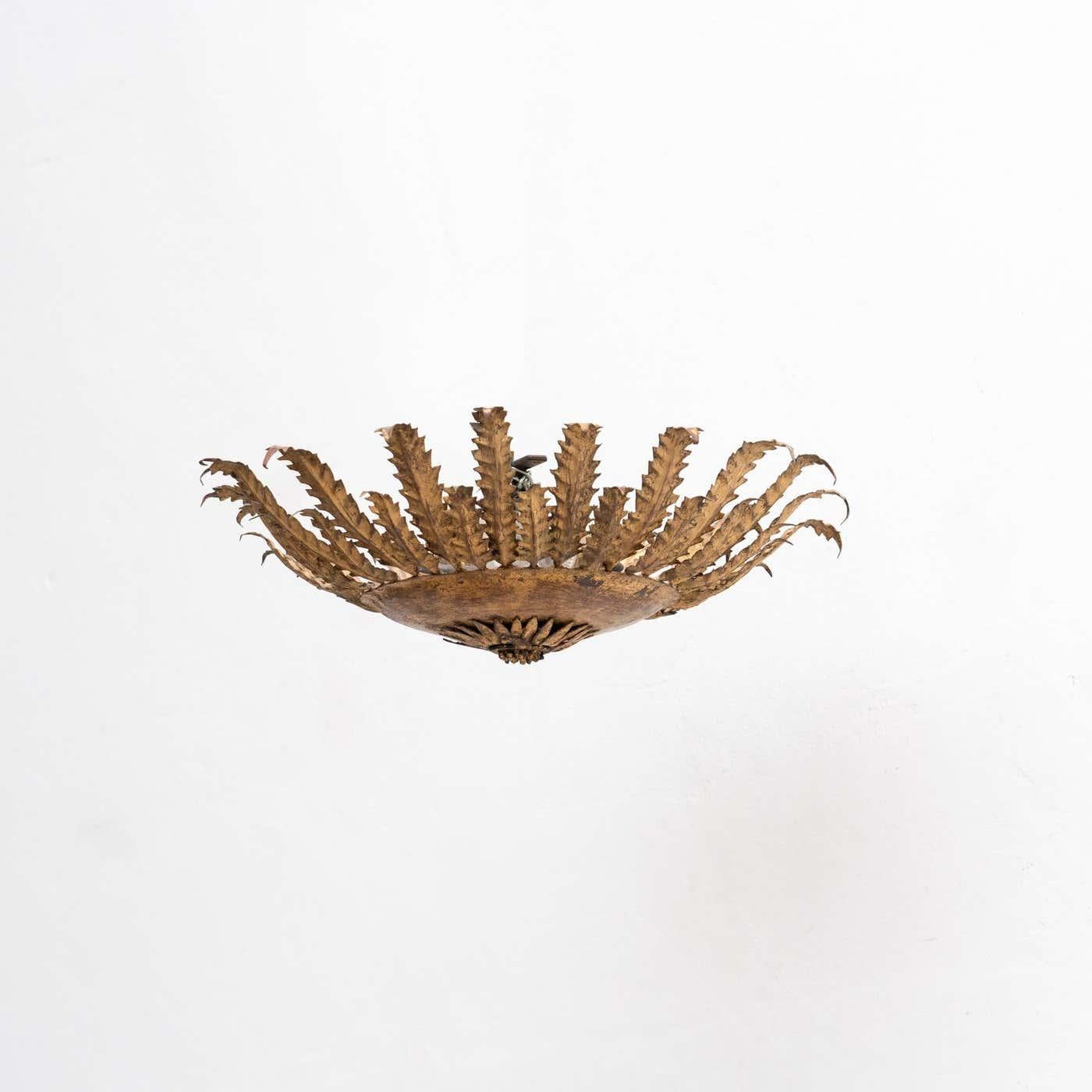 Lampada da soffitto in ottone a raggiera moderna del metà secolo In condizioni discrete in vendita a Barcelona, ES