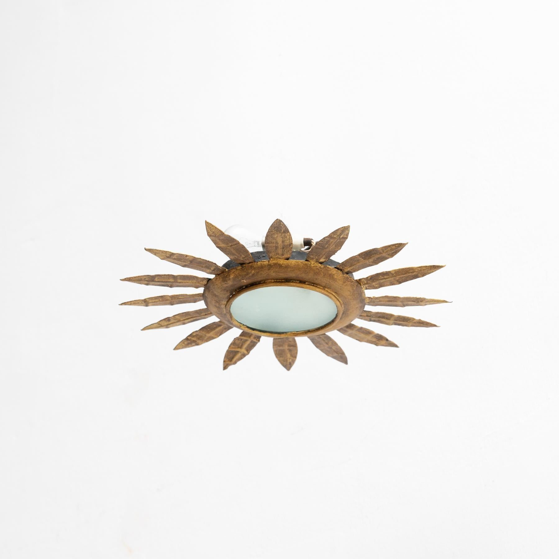 Metà XX secolo Lampada da soffitto in ottone a raggiera moderna del metà secolo in vendita