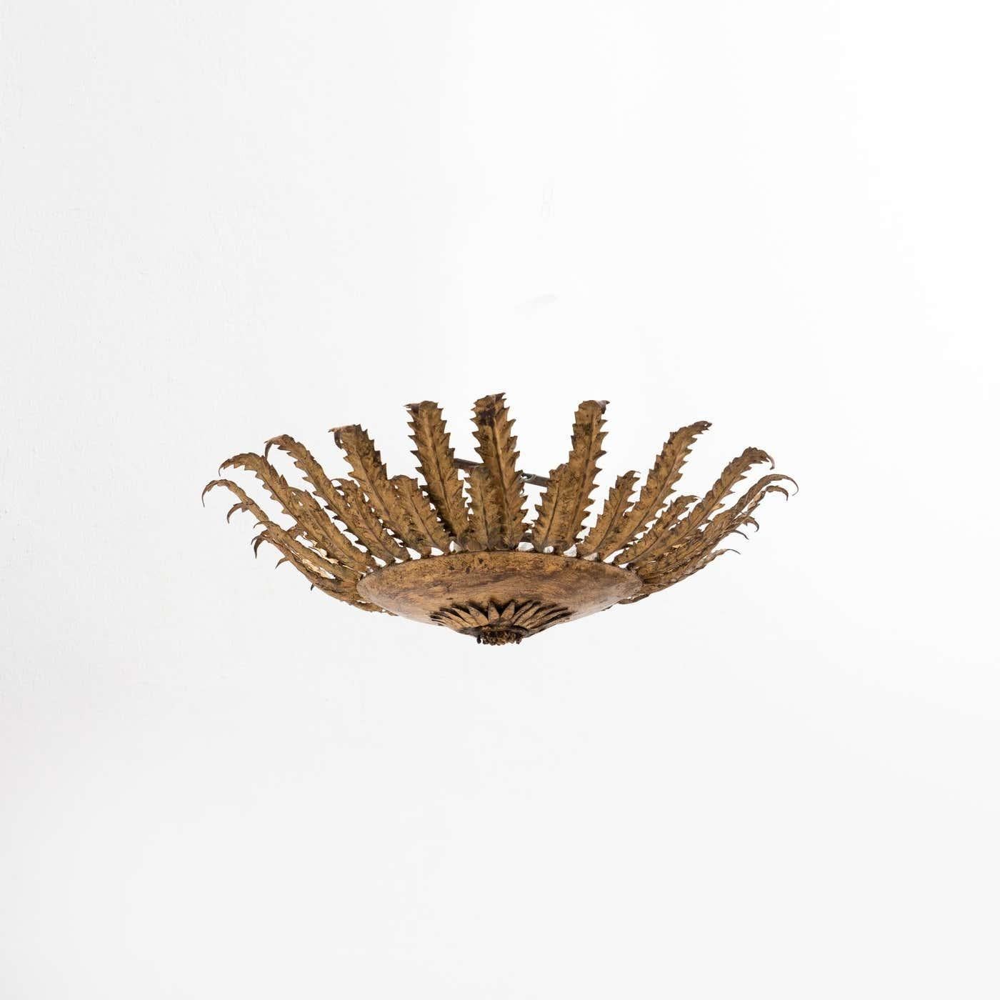 Metà XX secolo Lampada da soffitto in ottone a raggiera moderna del metà secolo in vendita