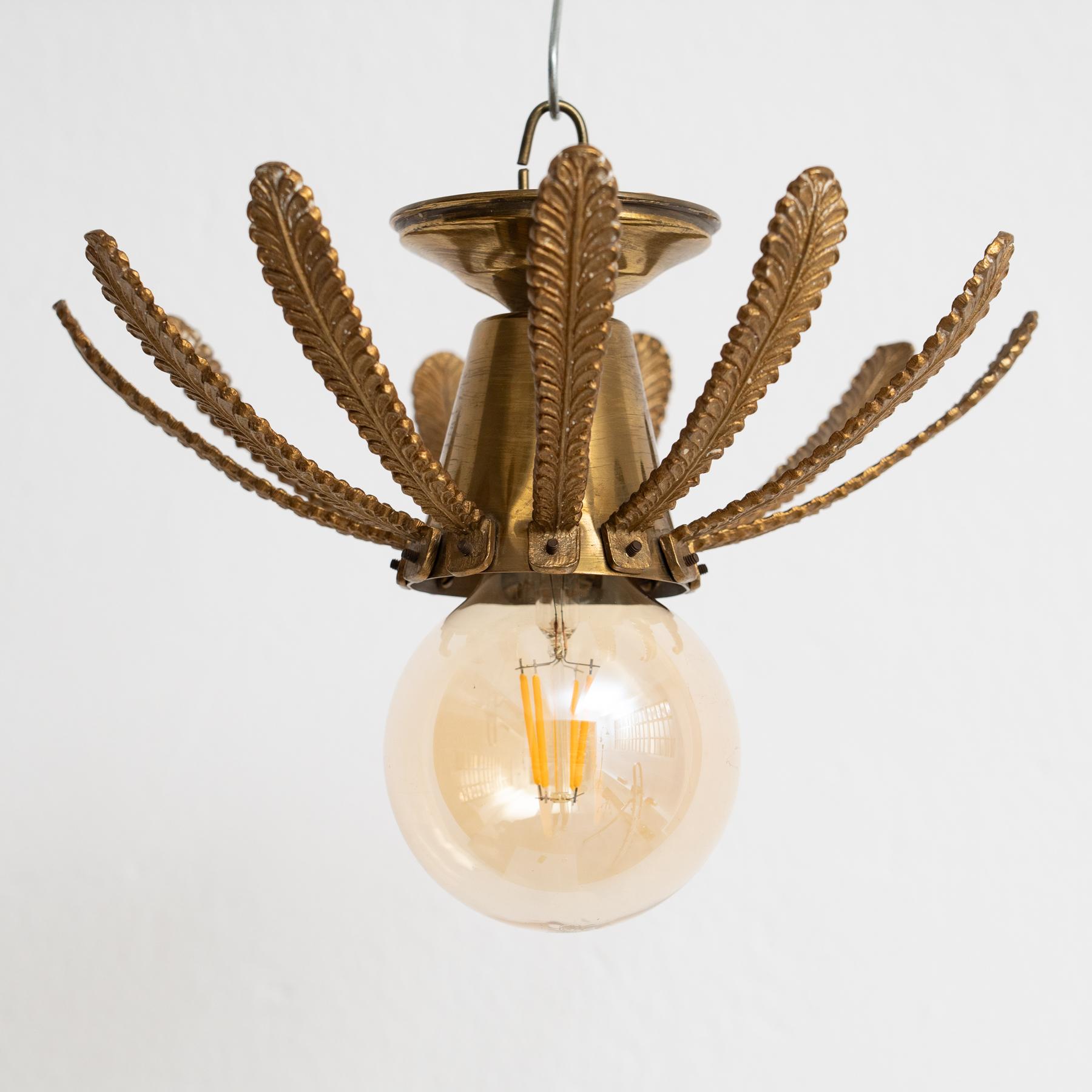 Metà XX secolo Lampada da soffitto in ottone a raggiera moderna del metà secolo in vendita