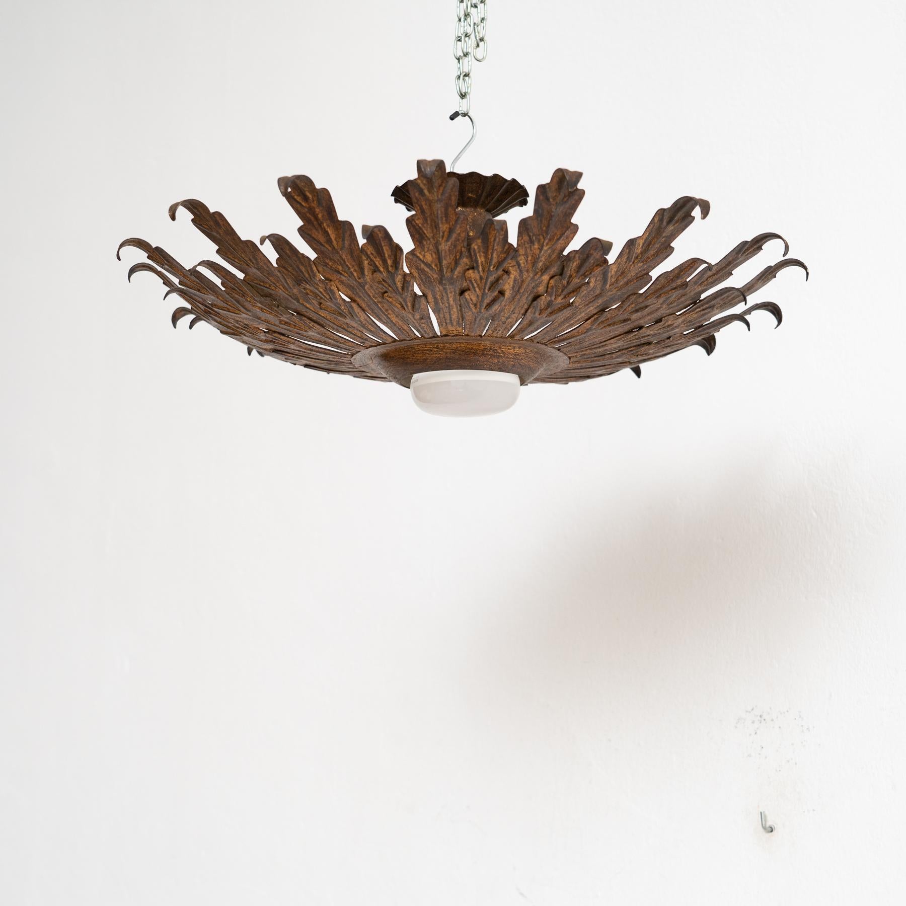 Lampada da soffitto in ottone a raggiera moderna di metà secolo - Artigianato francese, circa 1960

Stile: Medioevo Moderno

Design/One: Motivo a raggiera

Materiale: Ottone

Origine: Francia (circa 1960)

Condit: Condizioni originali d'epoca con