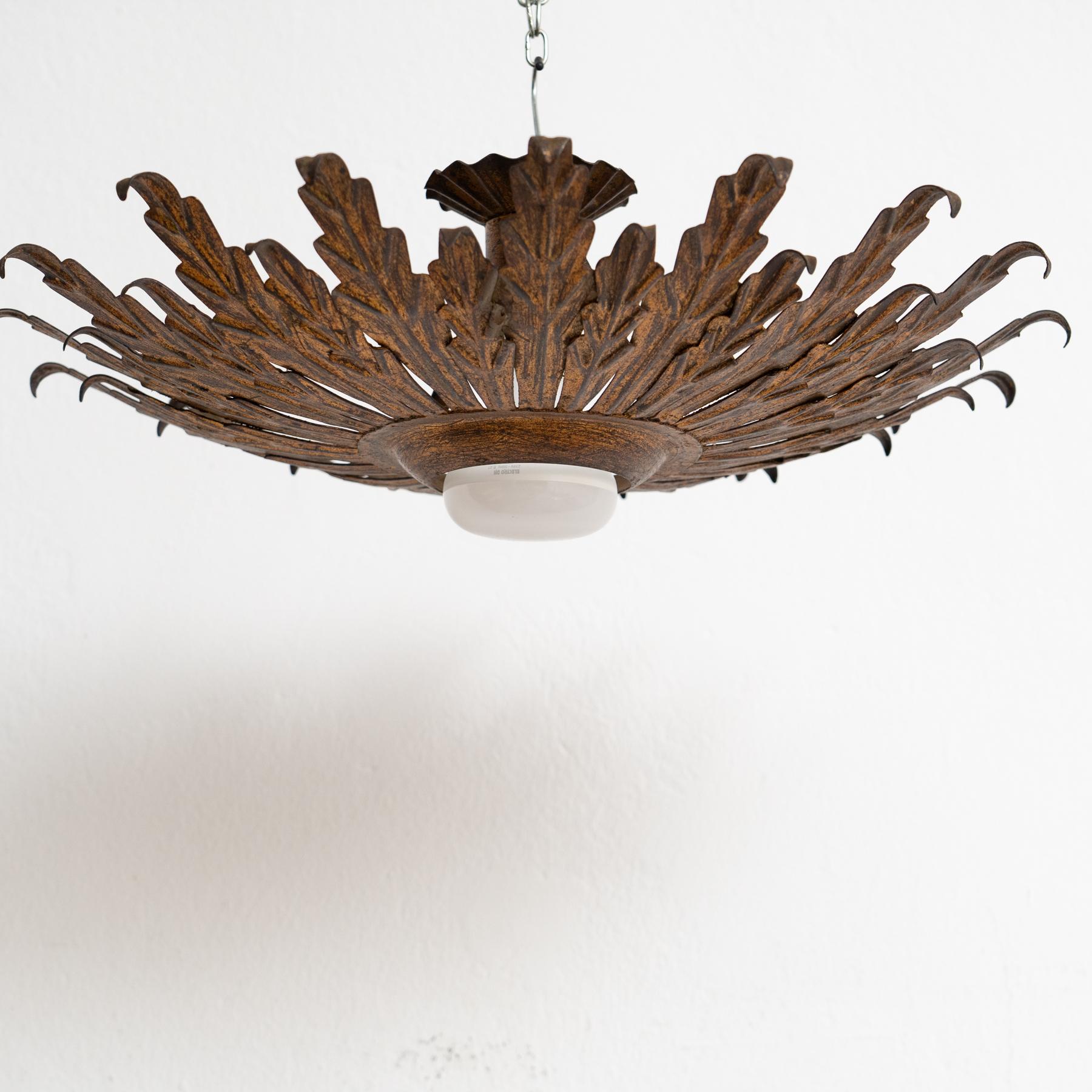 Mid-Century moderno Lampada da soffitto in ottone a raggiera della modernità di metà secolo - Artigianato francese, anni '60 in vendita