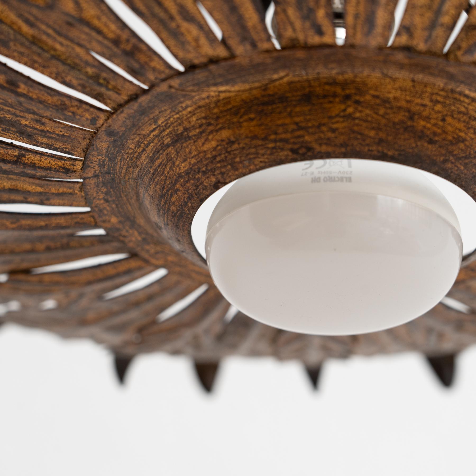 Metà XX secolo Lampada da soffitto in ottone a raggiera della modernità di metà secolo - Artigianato francese, anni '60 in vendita