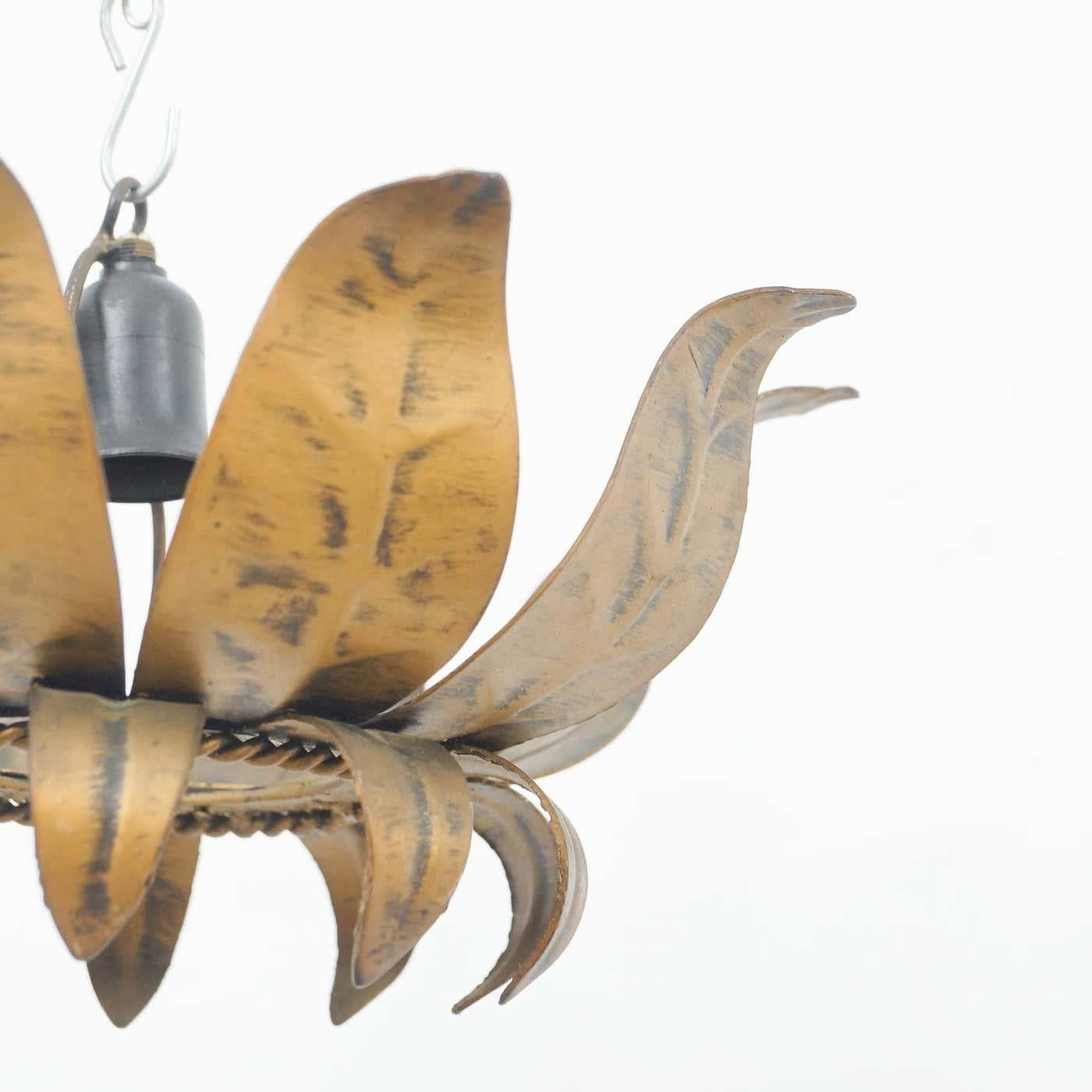Milieu du XXe siècle Lampe suspendue Sunburst en laiton, datant du milieu du siècle dernier, circa 1960 en vente