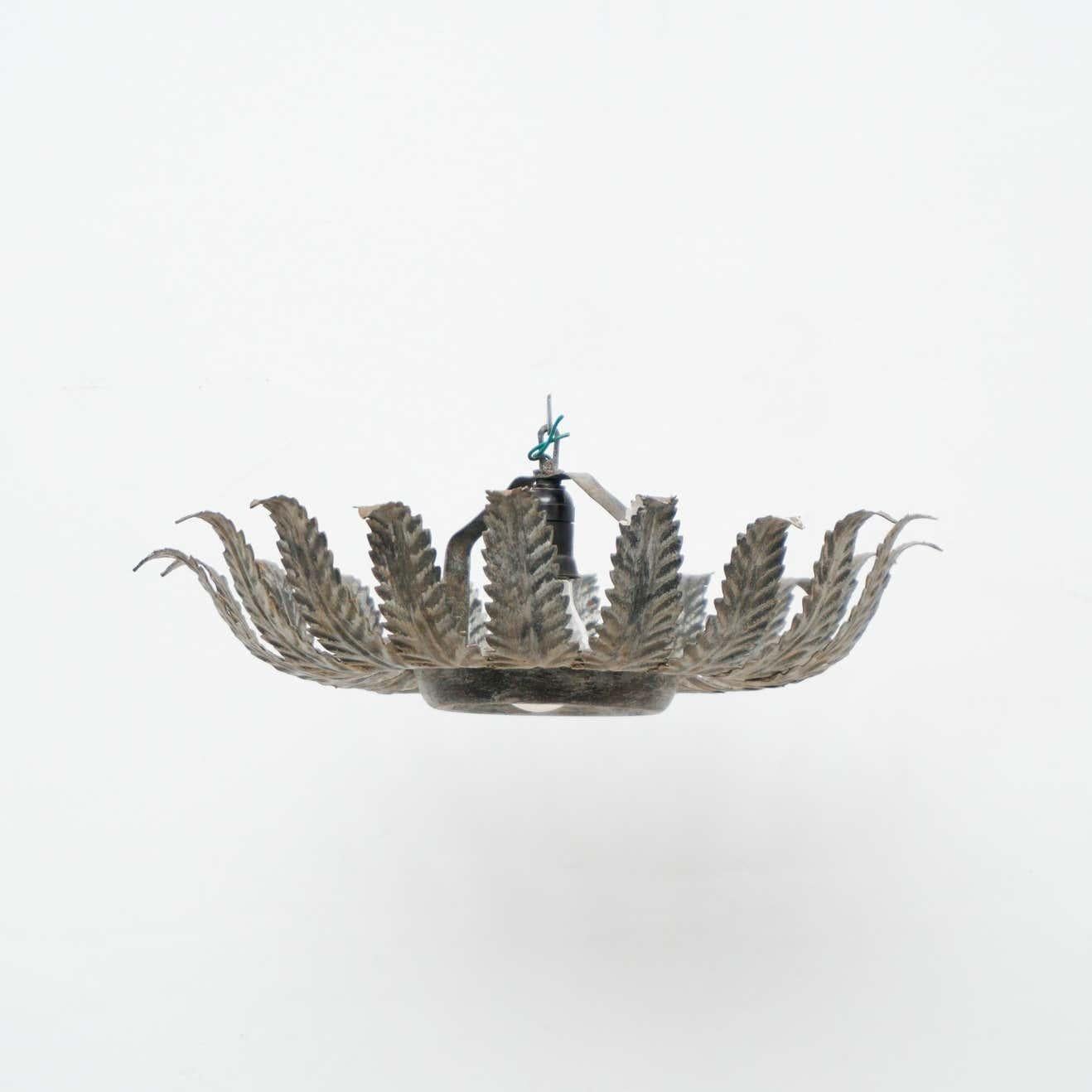 Lampada a sospensione in ottone a raggiera della modernità di metà secolo, 1960 circa in vendita 1