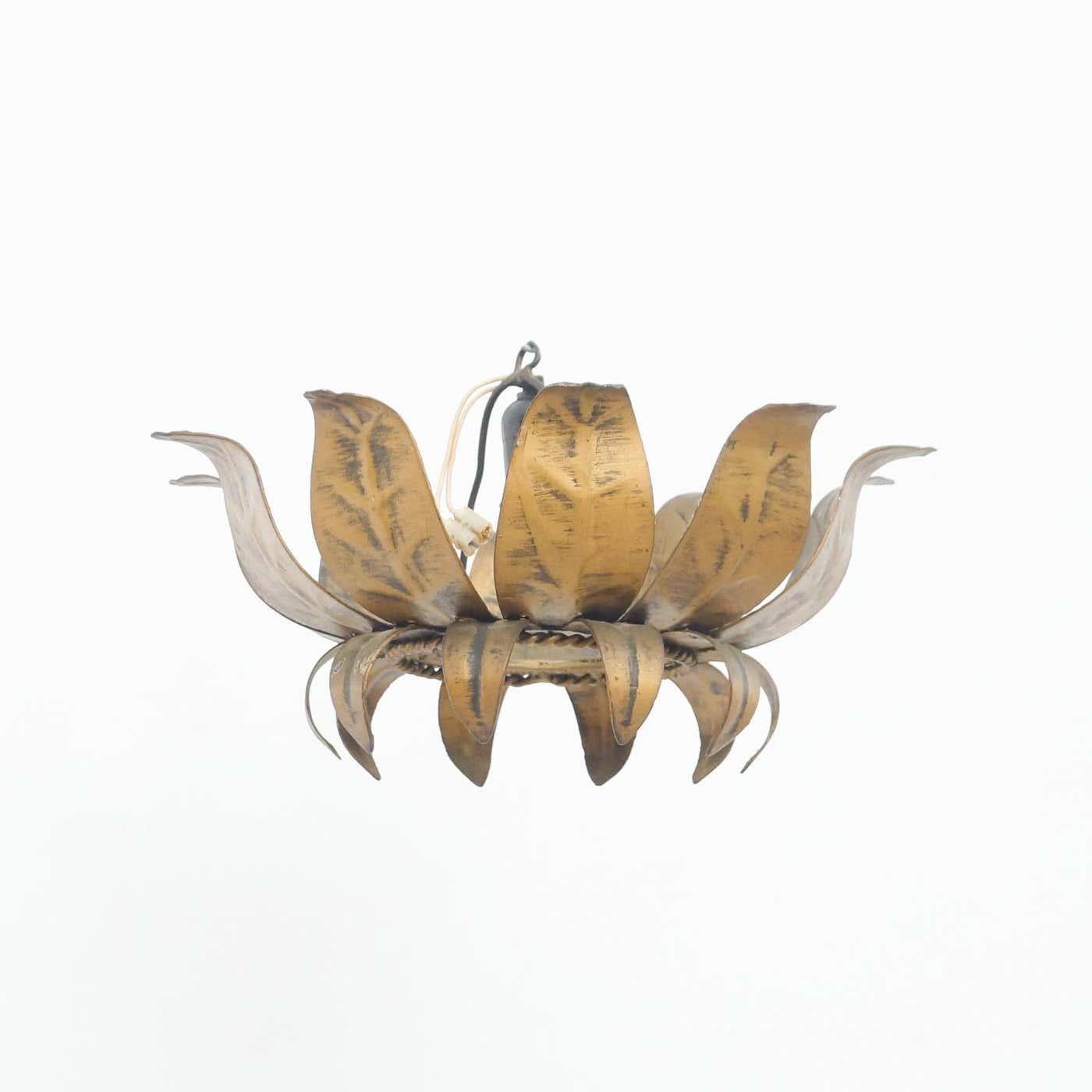 Lampe suspendue Sunburst en laiton, datant du milieu du siècle dernier, circa 1960 en vente 2